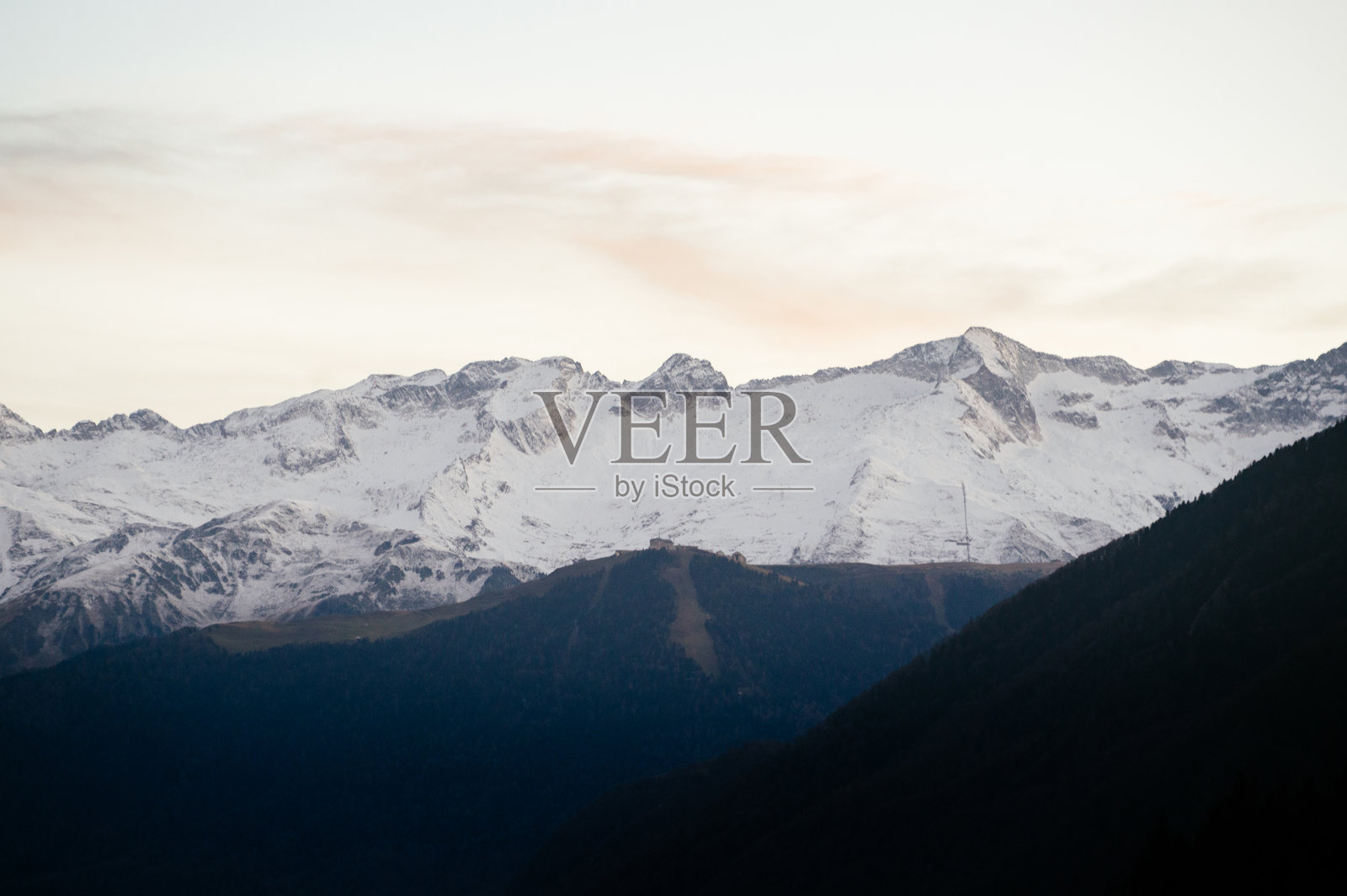 比利牛斯山脉照片摄影图片