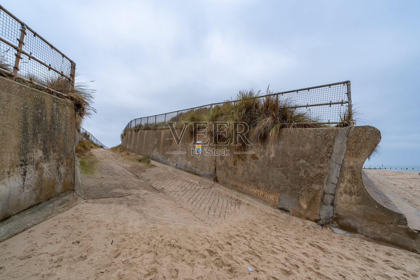 通往诺福克海岸Winterton-On-Sea海滩的小路照片摄影图片