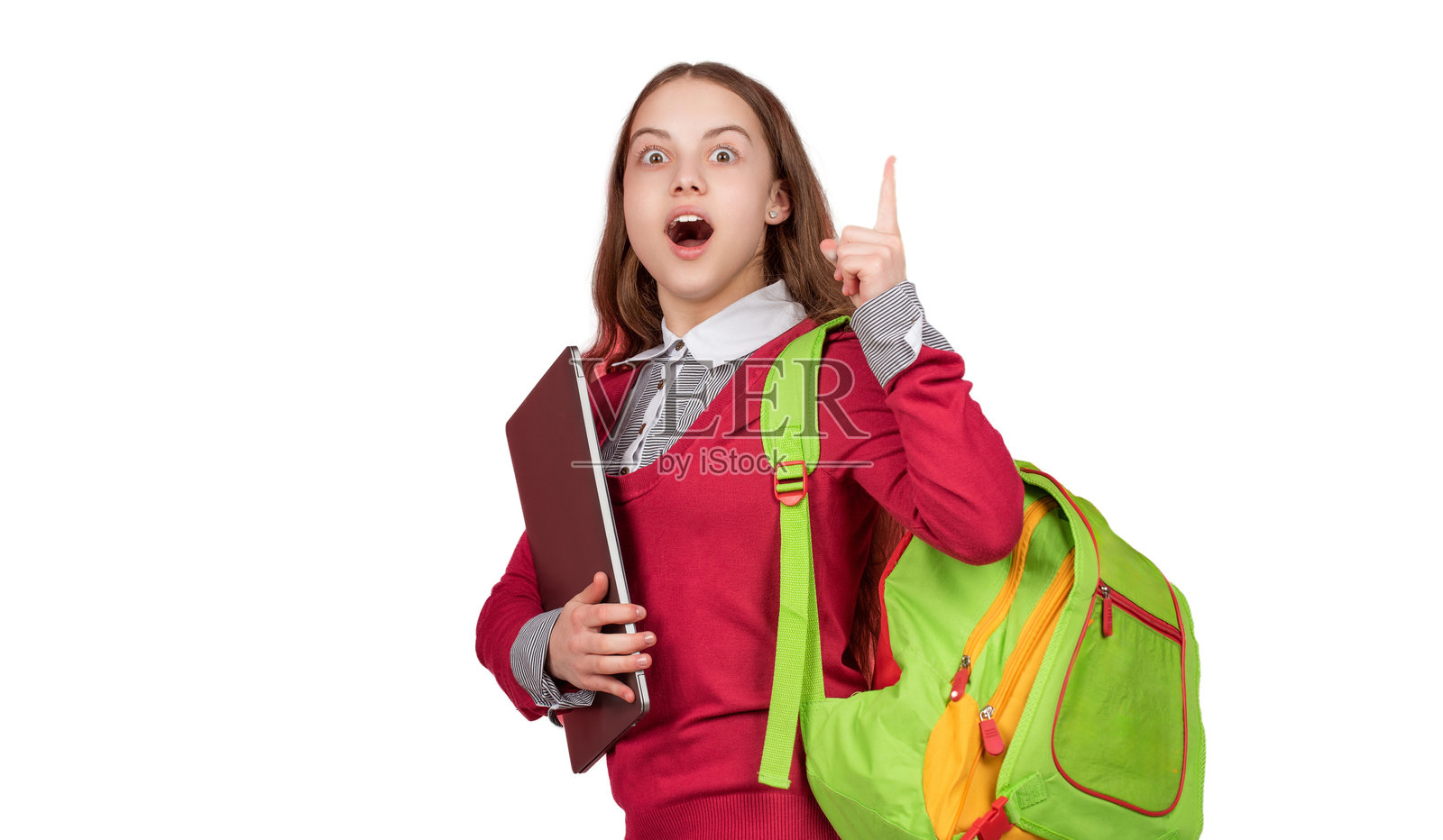 有想法的学生。在线教育。返校季。女学生用笔记本电脑学习。网络研讨会和在线课程。知识与教育。女学生获取知识照片摄影图片