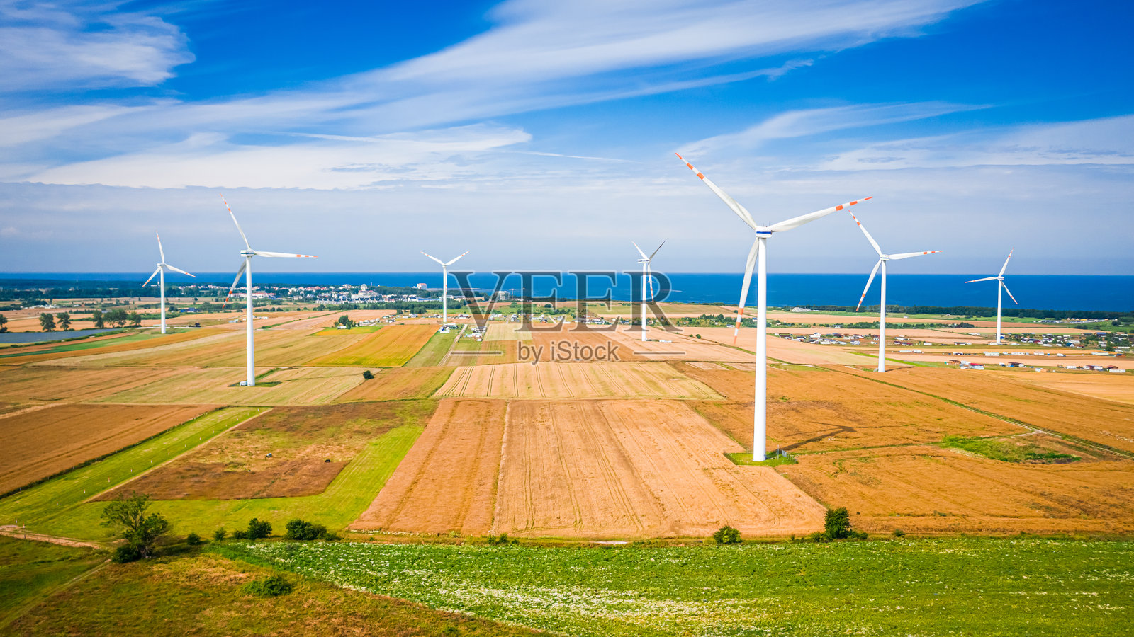 波兰波罗的海风力发电场,替代能源照片摄影图片