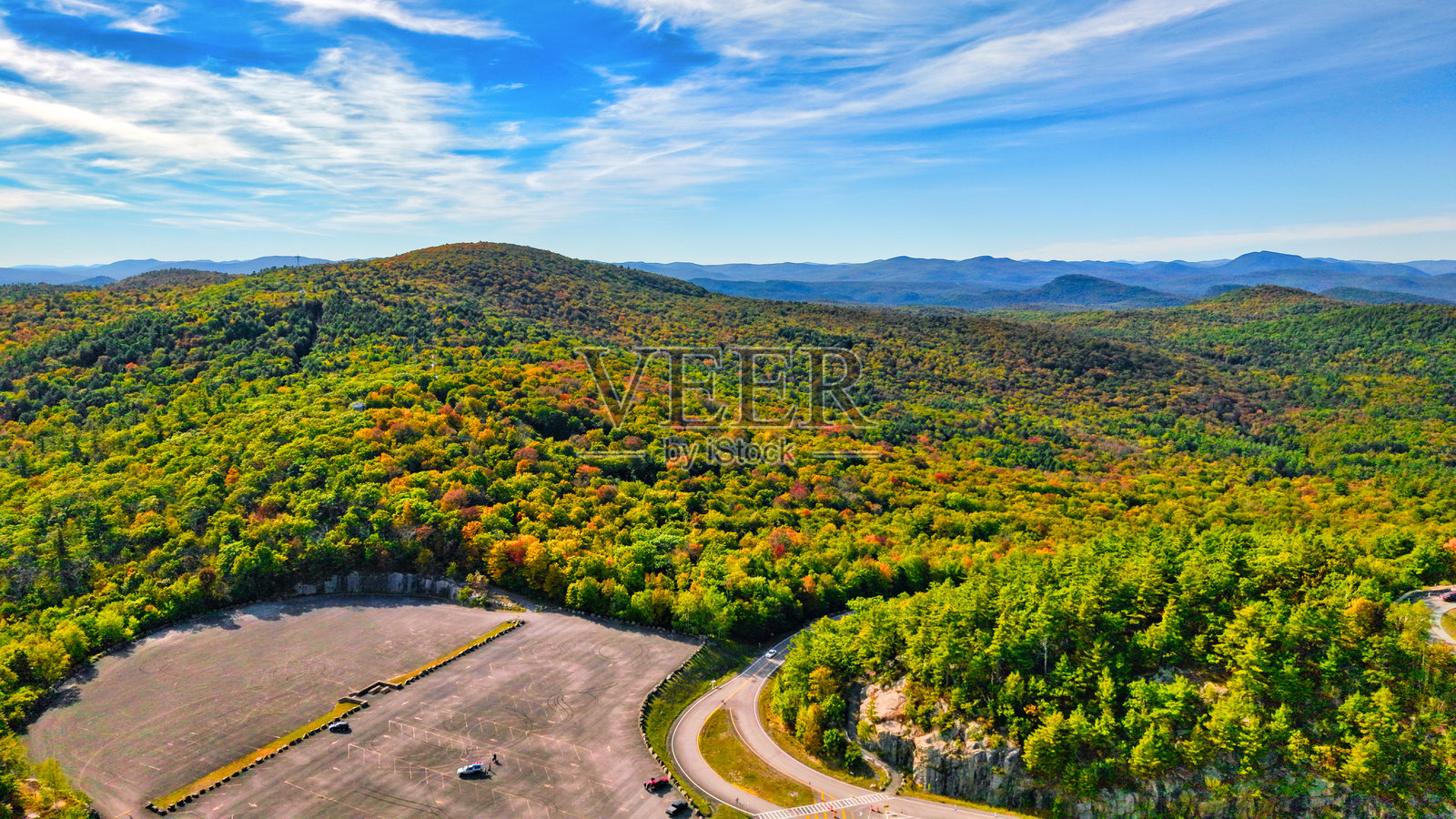 秋季纽约乔治湖普罗спек特山(Prospect Mountain)的俯瞰景致照片摄影图片