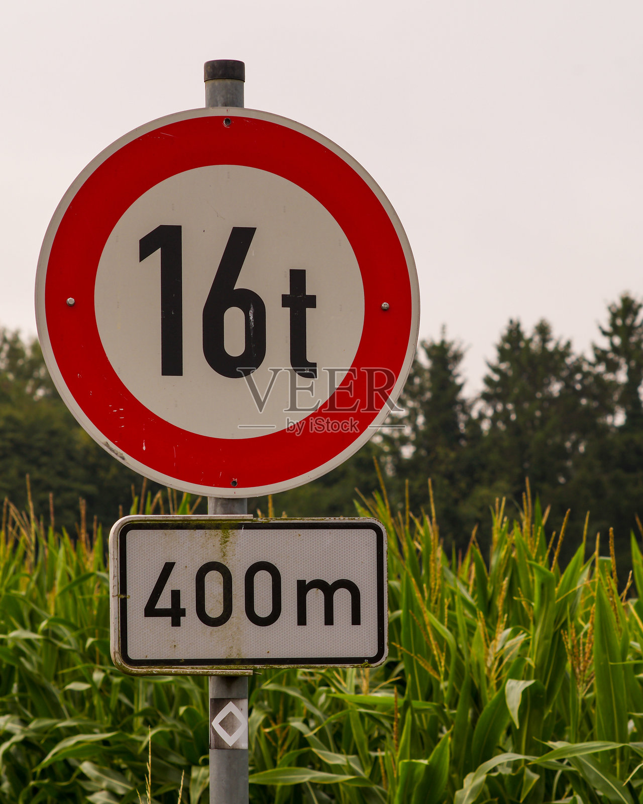 限重16吨,前方400米有桥梁照片摄影图片