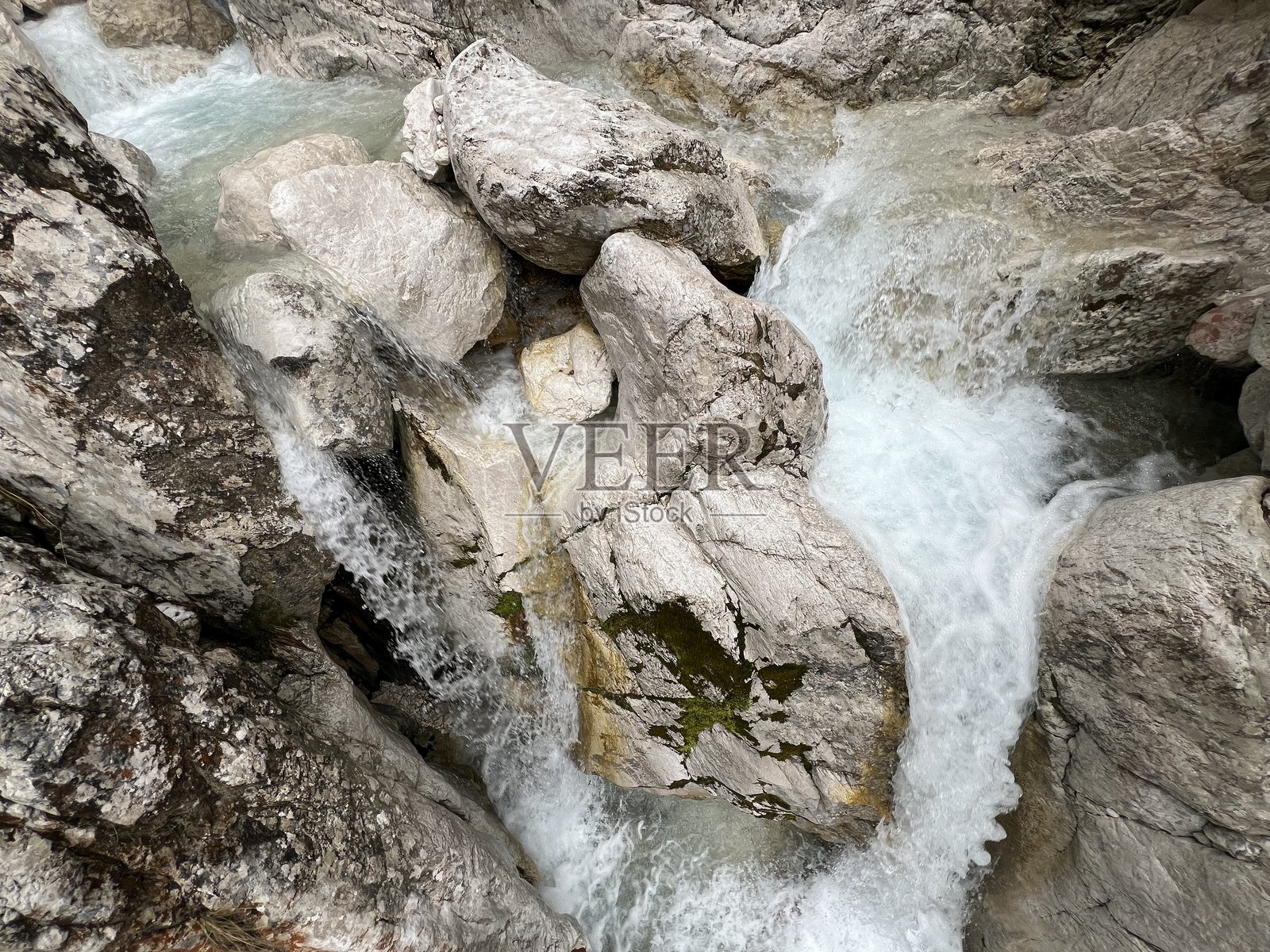 朱利安阿尔卑斯山脉的马图利耶克溪,戈兹德马图利耶克(斯洛文尼亚,特里格拉夫国家公园)照片摄影图片