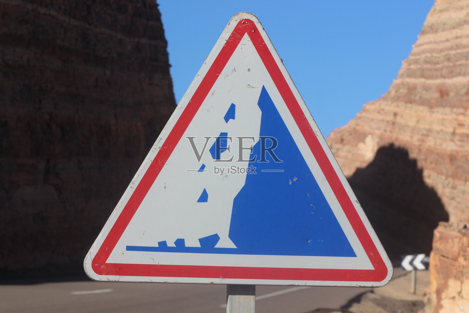 落石警示标志照片摄影图片