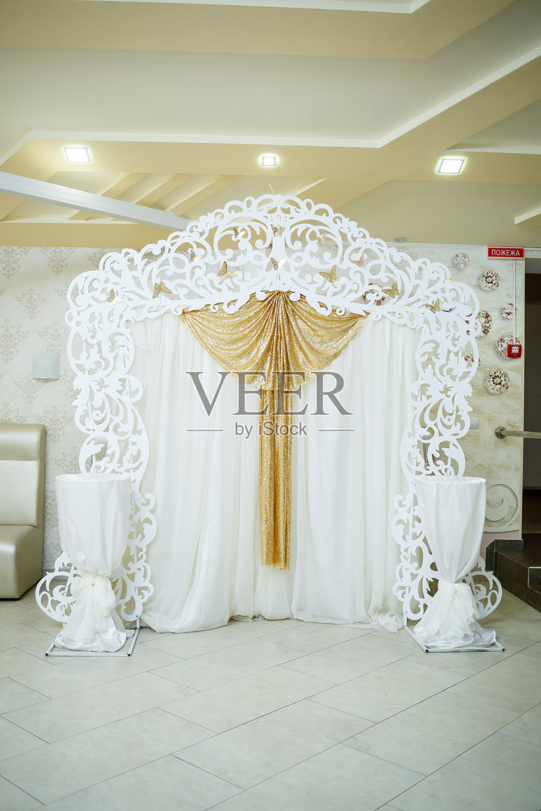 新人婚礼仪式用的精美婚礼拱门照片摄影图片