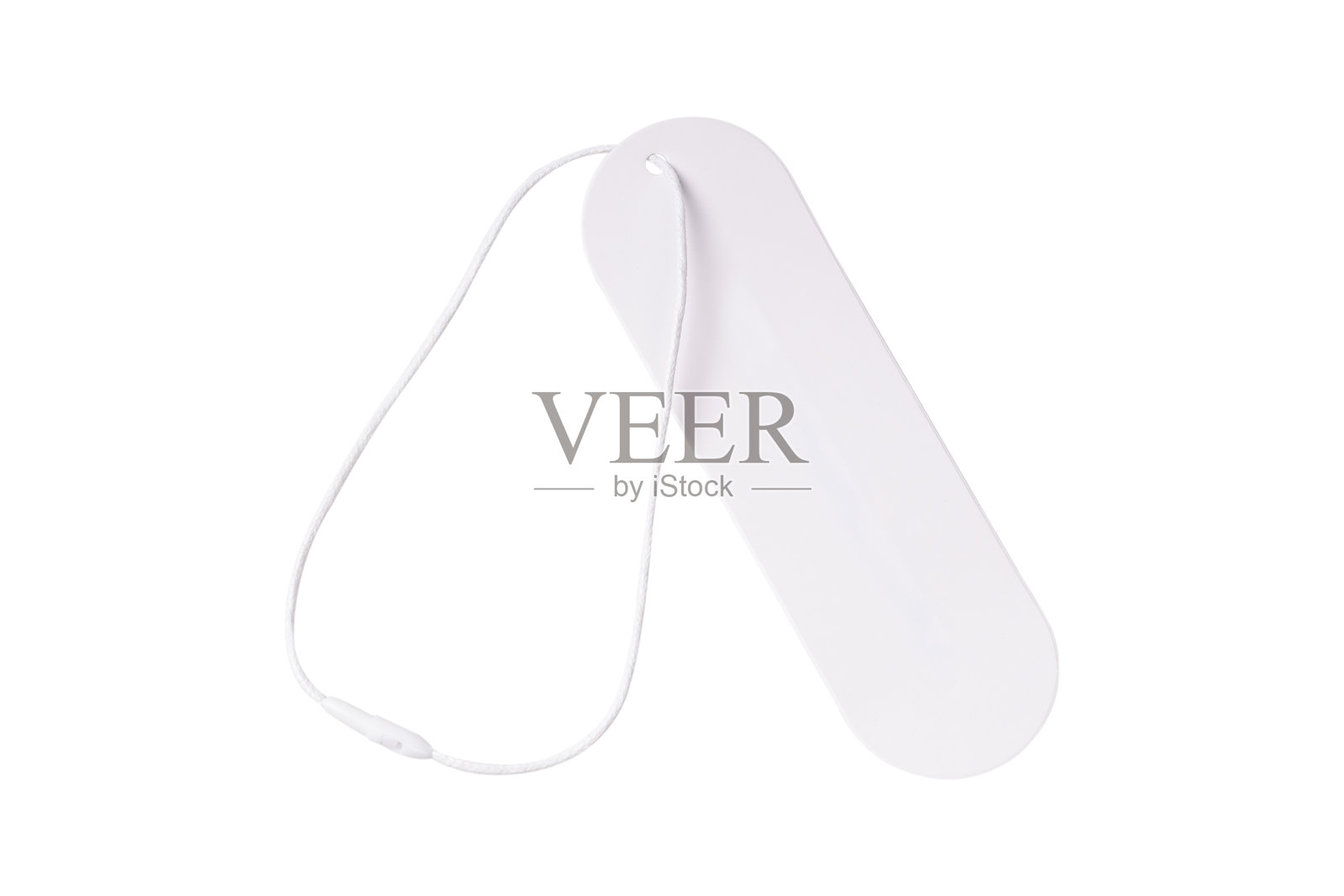 空白白纸价签或礼品标签带绳,孤立在白色背景上。高质量工作室拍摄,用于零售、销售和品牌样机。照片摄影图片