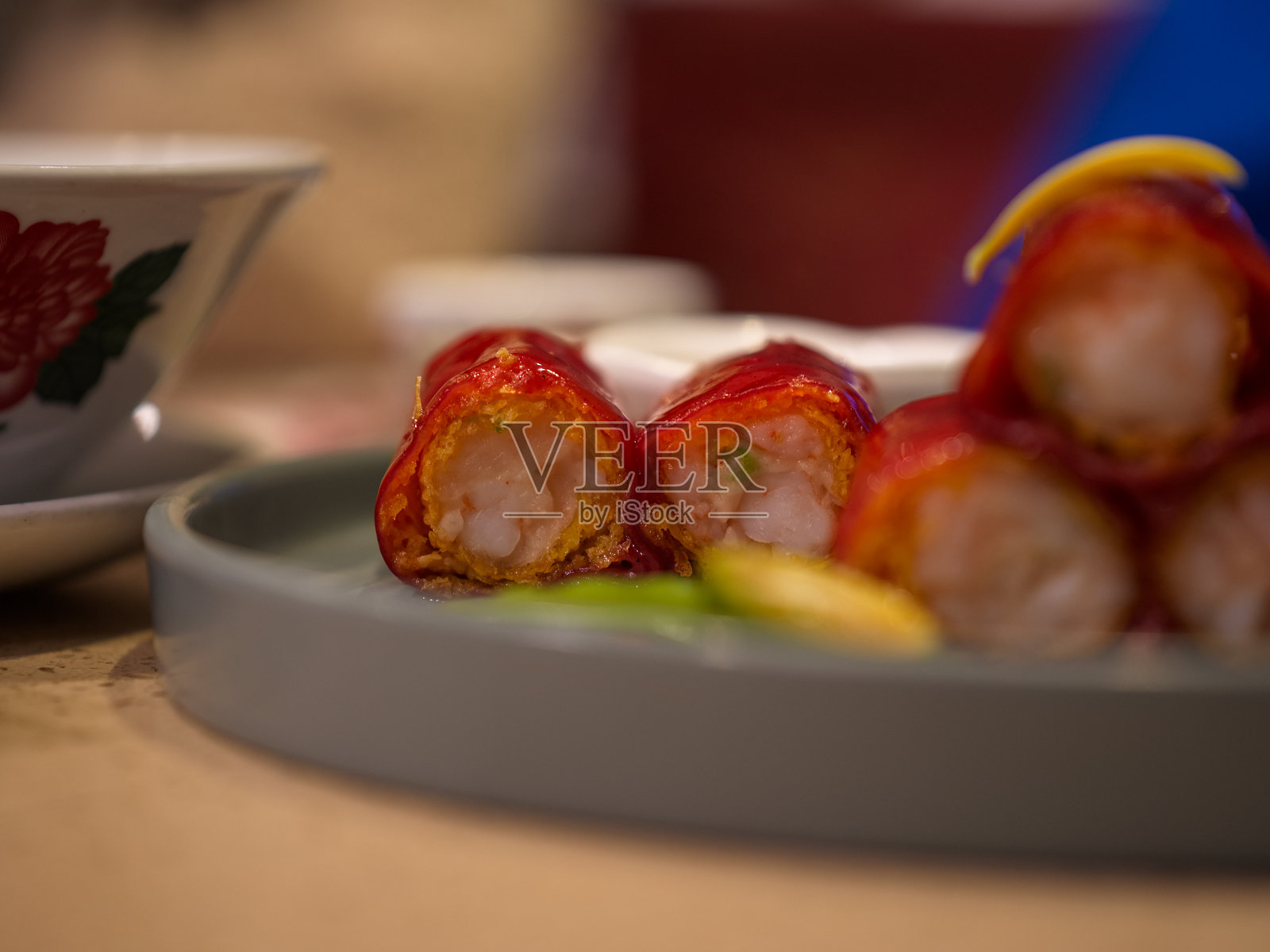 红皮鲜虾卷特写照片摄影图片