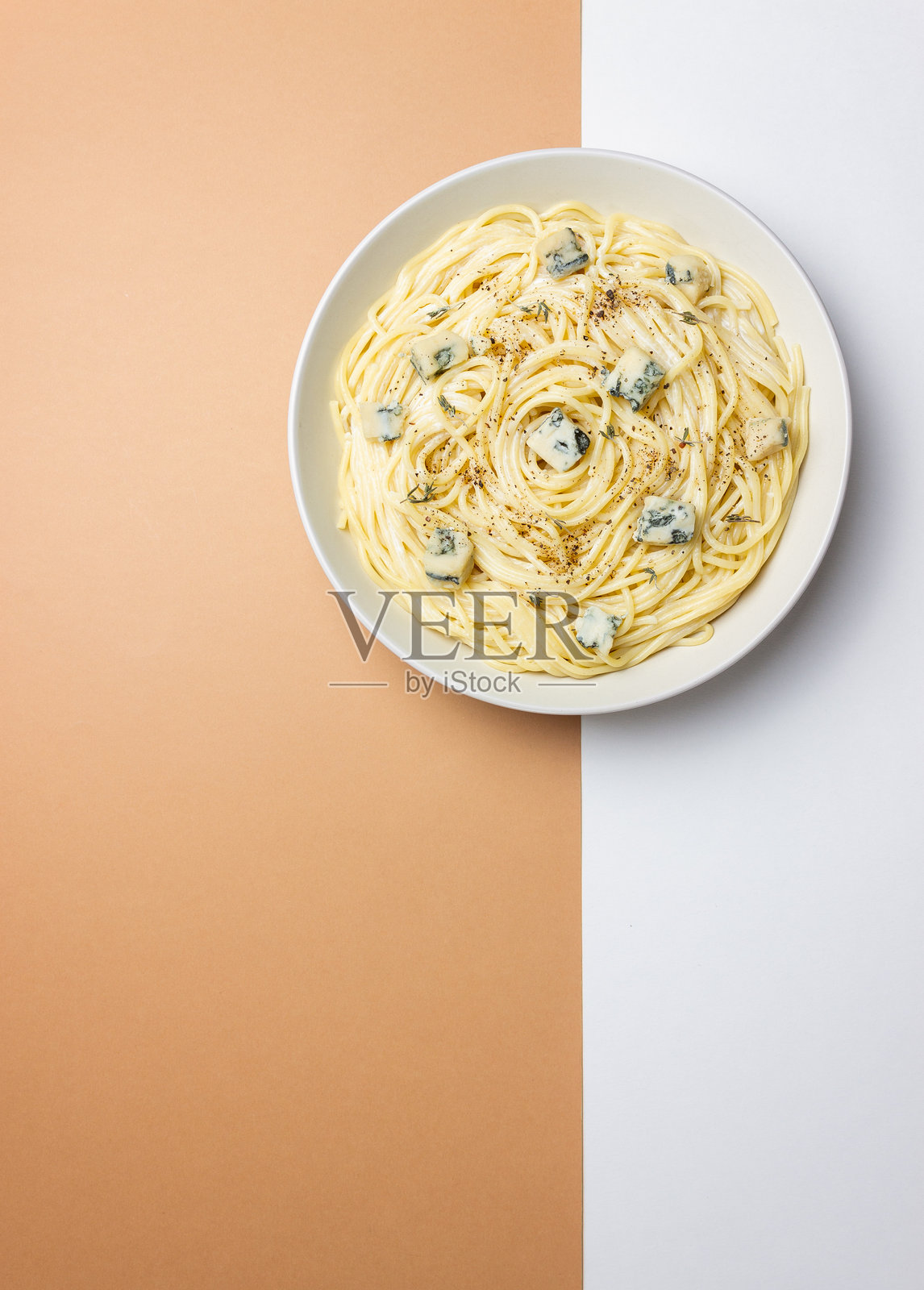 蓝纹奶酪意大利面。健康饮食。素食。照片摄影图片