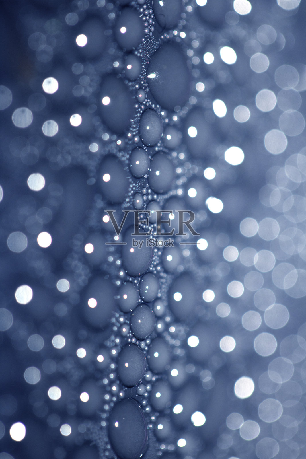 背景上水滴气泡的特写照片摄影图片