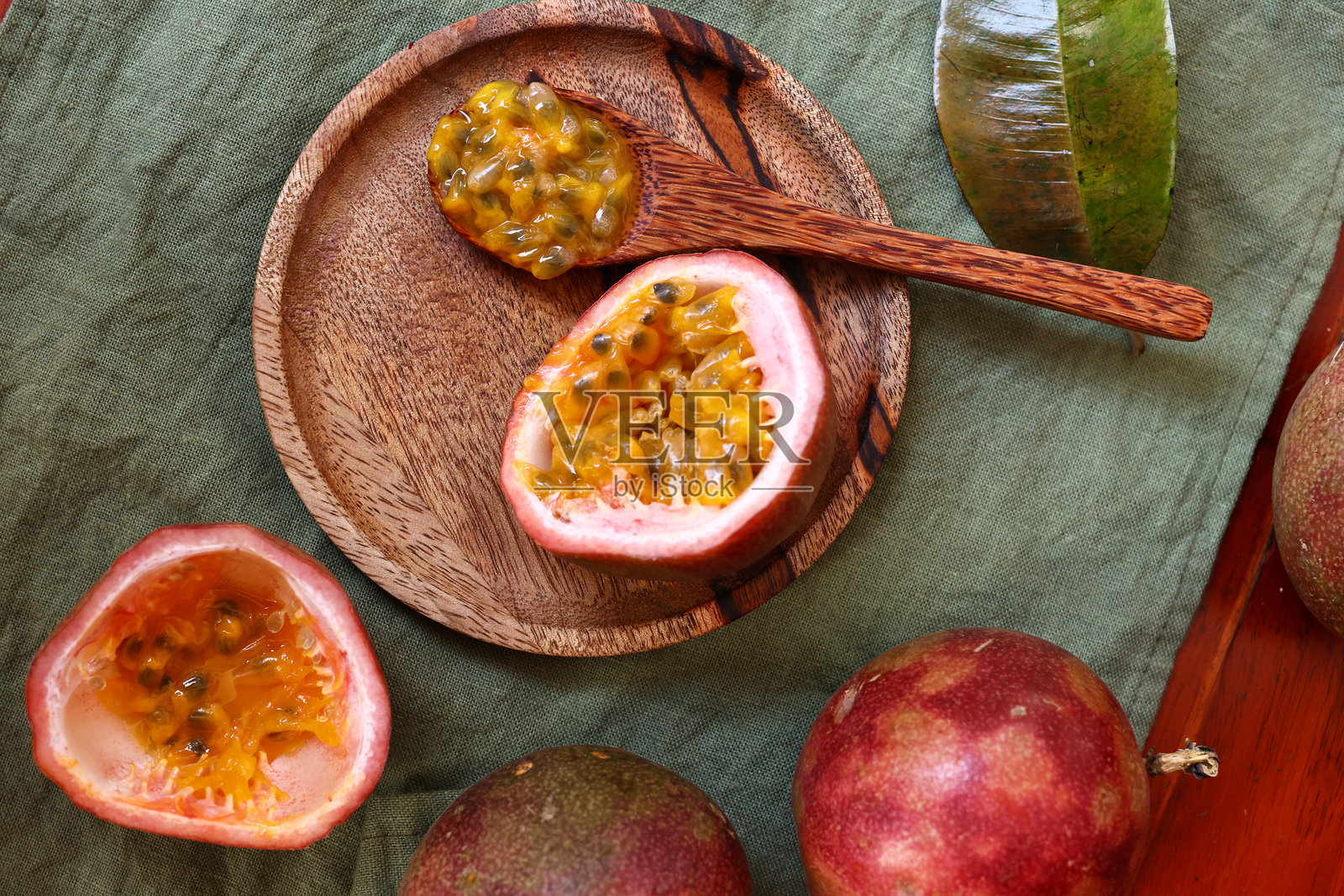 新鲜有机热带百香果,健康饮食照片摄影图片