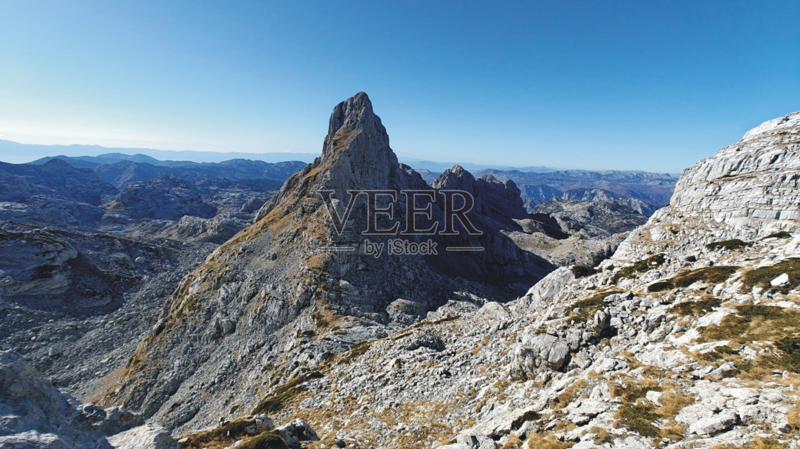 大自然的壮丽:徒步与山地探险照片摄影图片