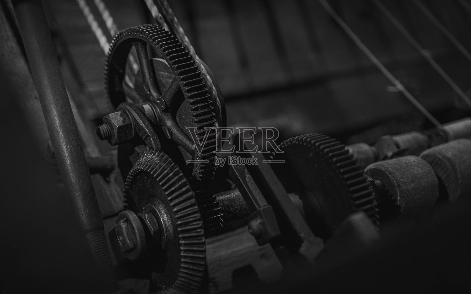 灰度下的机械齿轮照片摄影图片