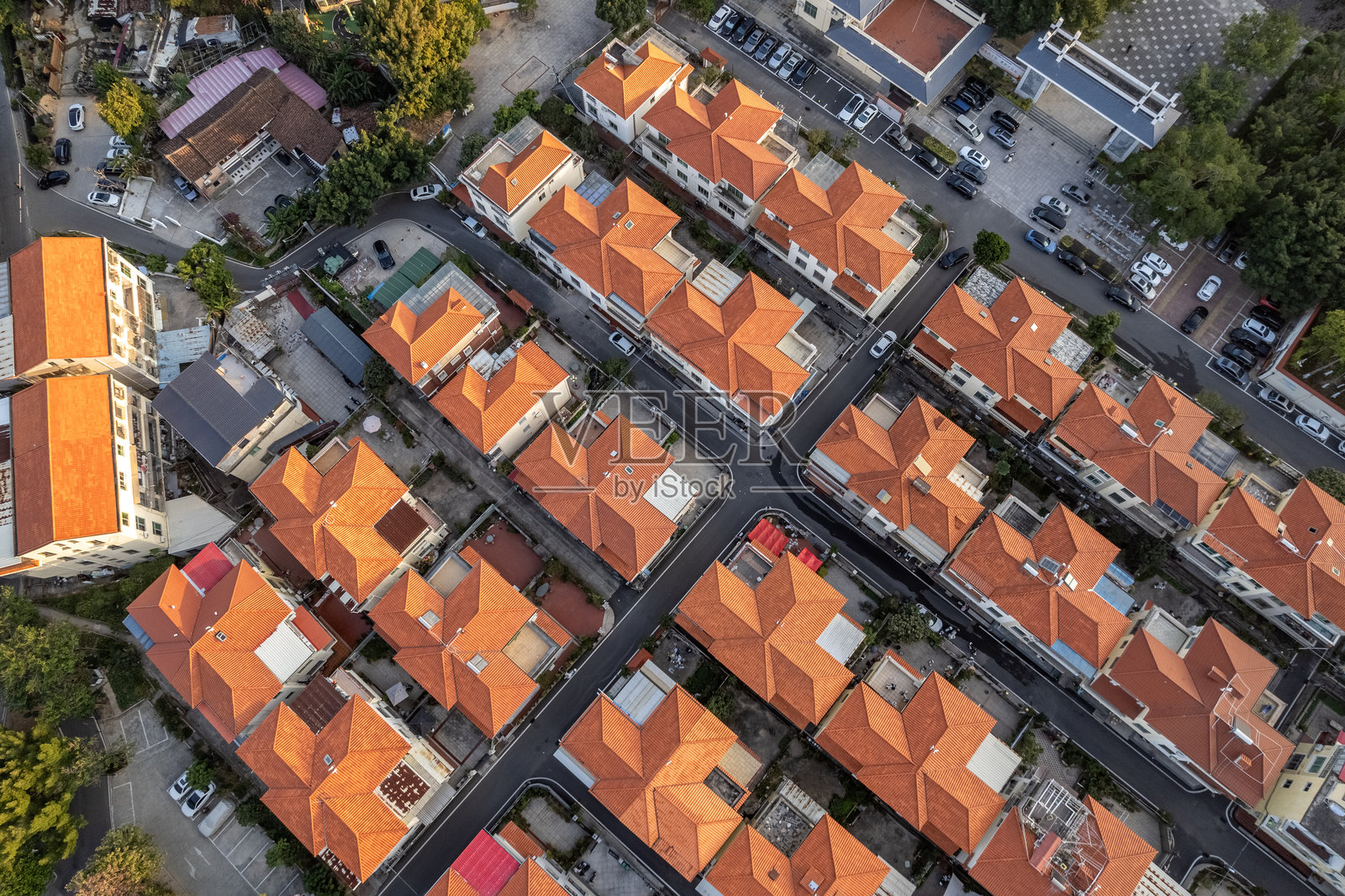 城市别墅的垂直视角照片摄影图片