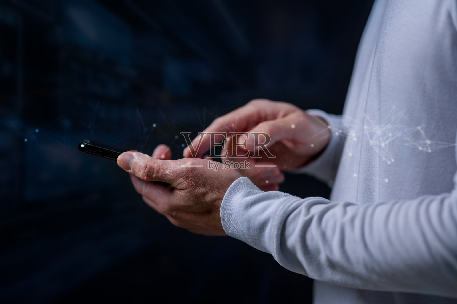 未来网络概念,手触碰元宇宙,下一代技术的数字化转型概念转变。照片摄影图片