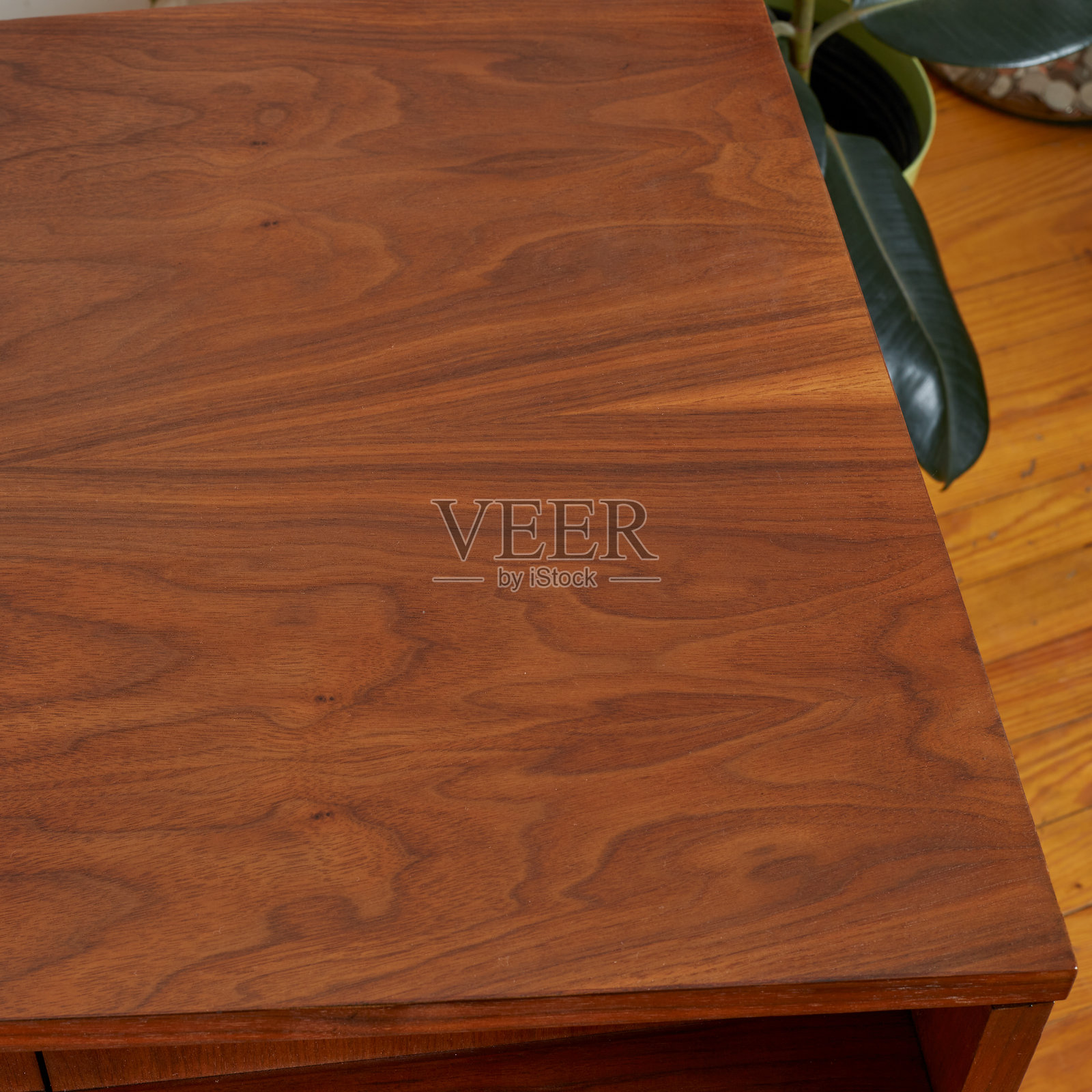 老式胡桃木餐边柜照片摄影图片