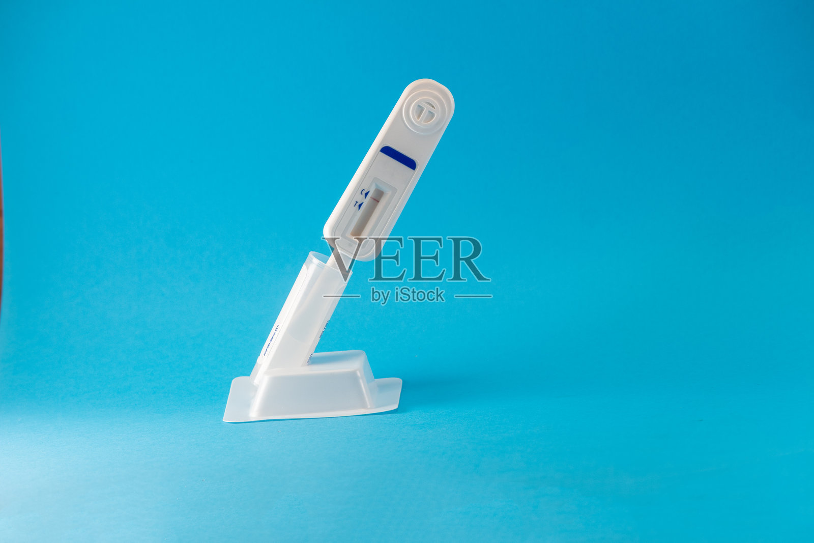 HIV自我检测试剂盒(含口腔拭子和检测试剂)照片摄影图片