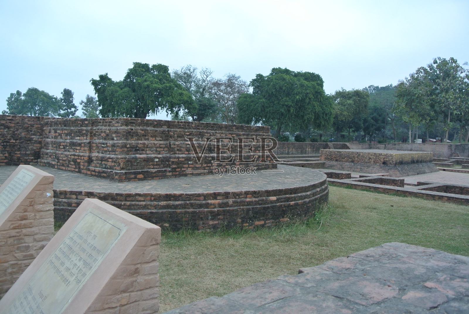 祇园是印度最著名的佛教寺院或僧院之一,位于今天的北方邦,是继王舍城竹园精舍之后捐赠给释迦牟尼的第二个僧院。照片摄影图片