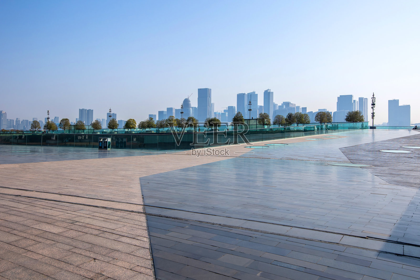 城市天际线,停车场照片摄影图片