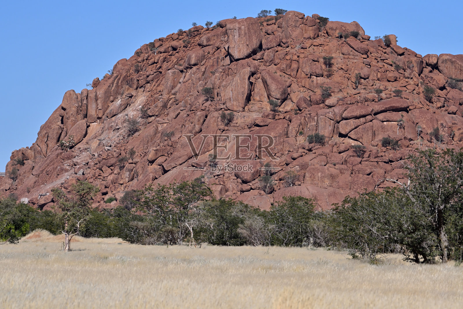 山间的巨大花岗岩岩层照片摄影图片