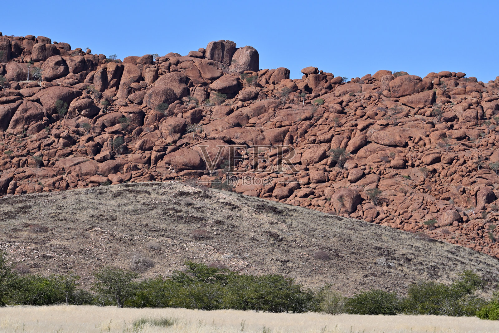 山间巨大的花岗岩岩石构造照片摄影图片