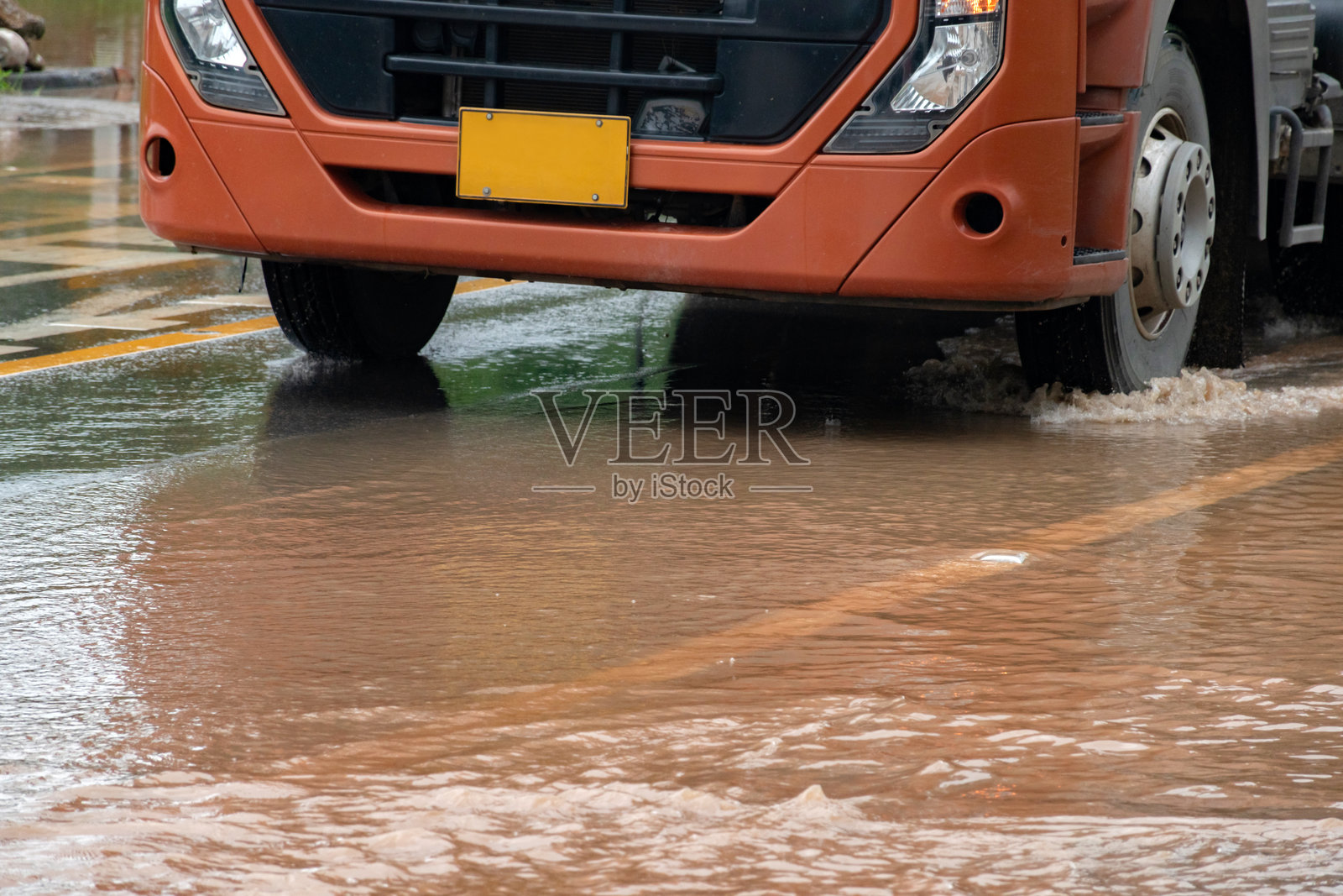洪水中的汽车照片摄影图片
