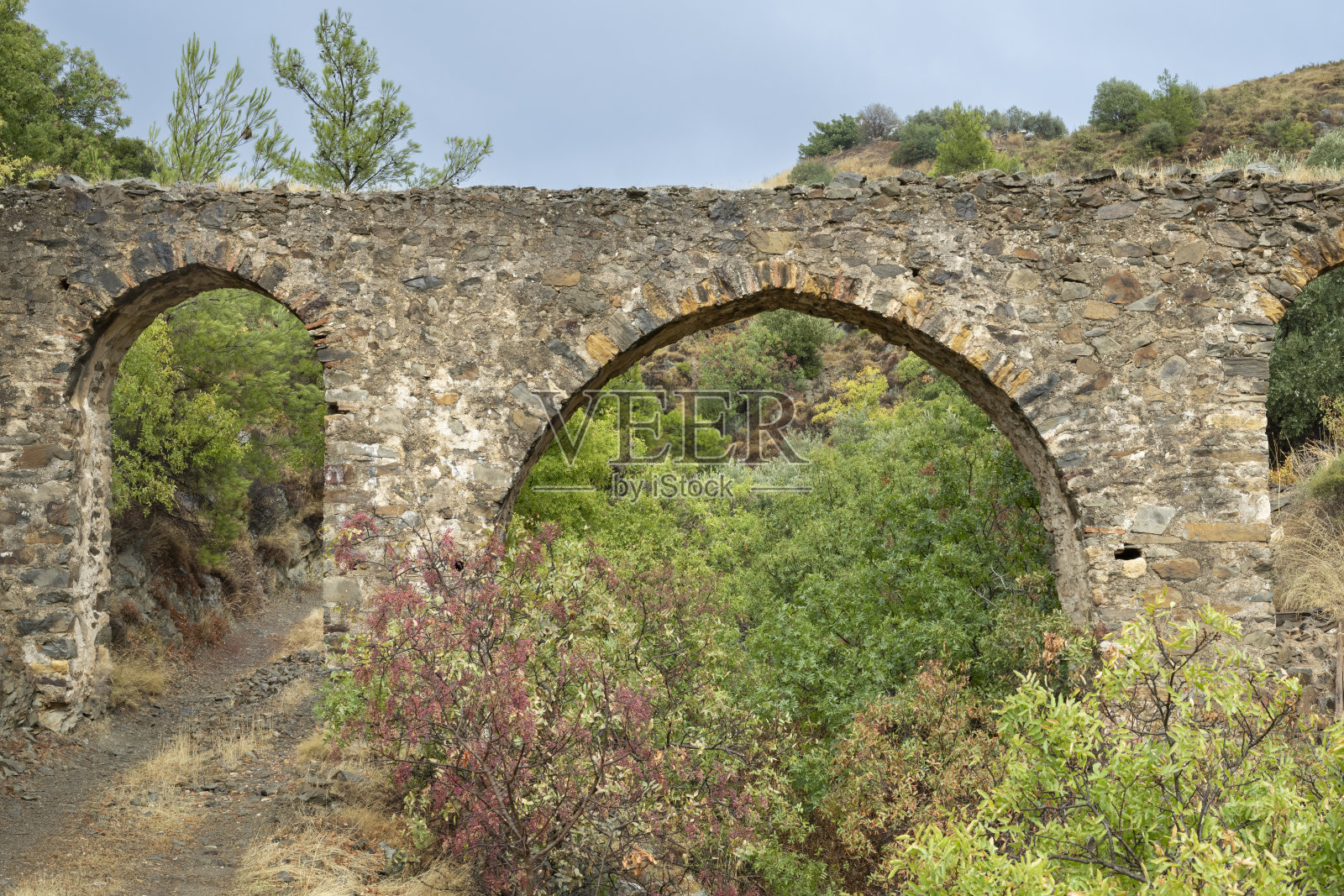 希腊希俄斯岛上的古老渡槽照片摄影图片