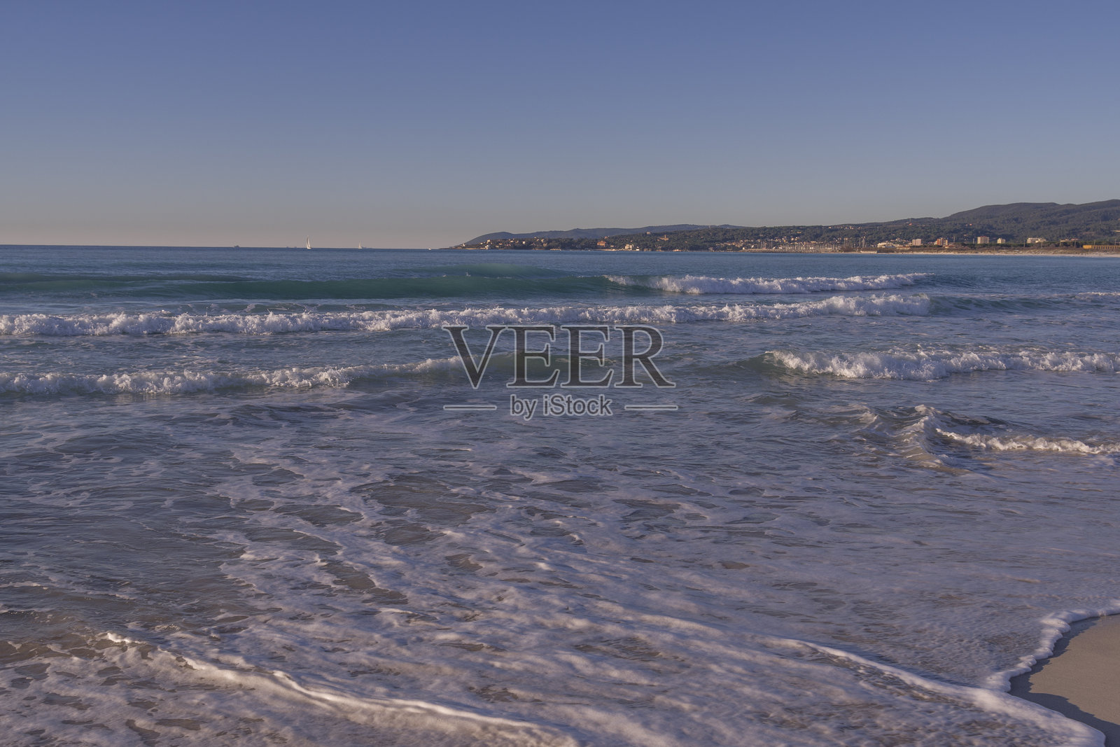 晴朗的蓝海照片摄影图片