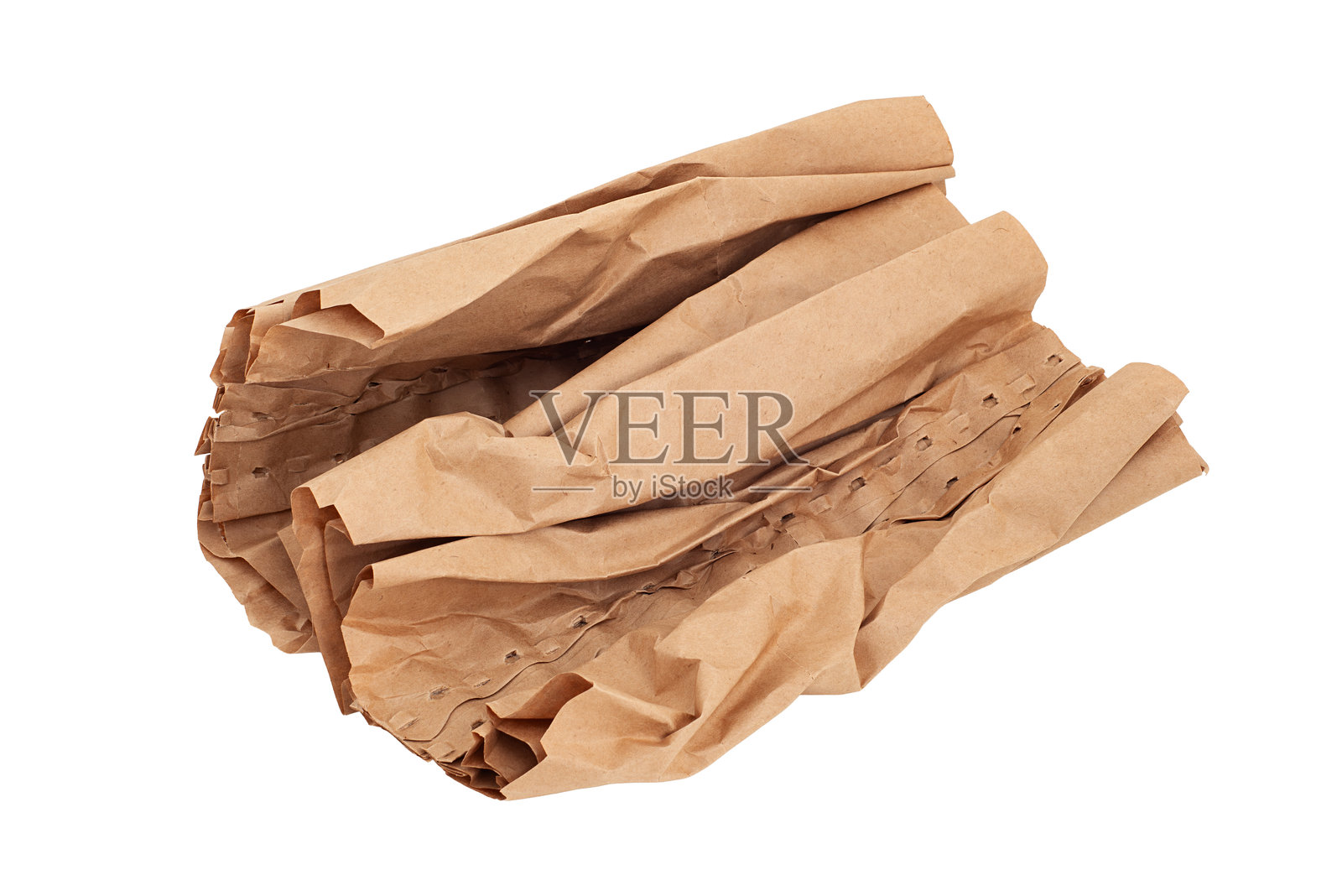 白色背景上揉皱的棕色牛皮纸填充物照片摄影图片
