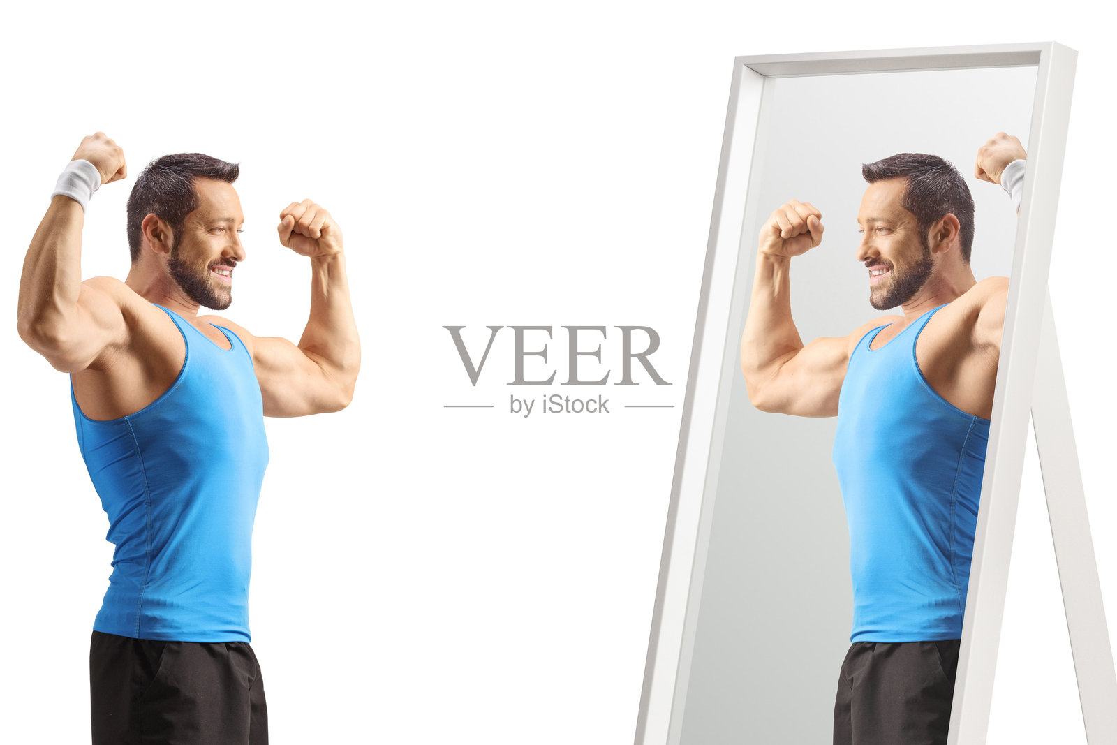 身着运动服的健壮男子在镜子前查看自己的肌肉照片摄影图片