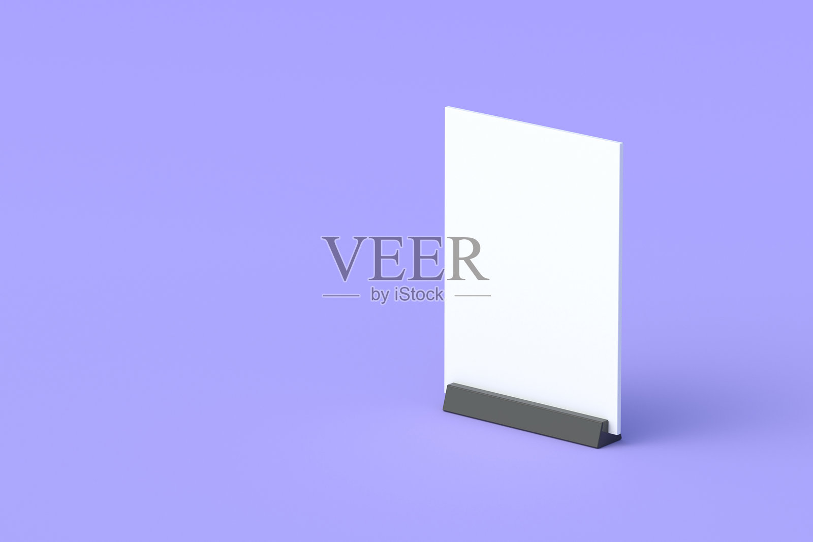紫色背景上的空白亚克力桌面标签。桌面有机玻璃标牌。价格标签。菜单卡展示。复制空间。3D渲染照片摄影图片