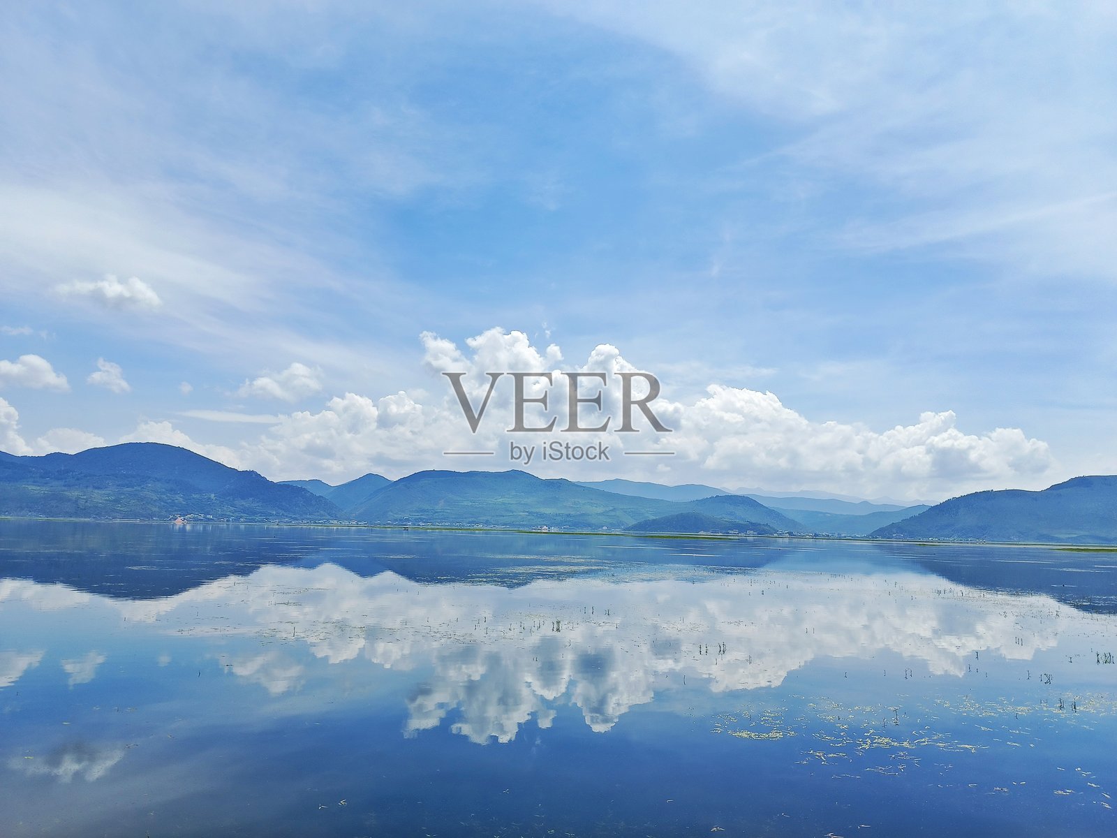 中国云南省香格里拉的纳帕海湖景照片摄影图片