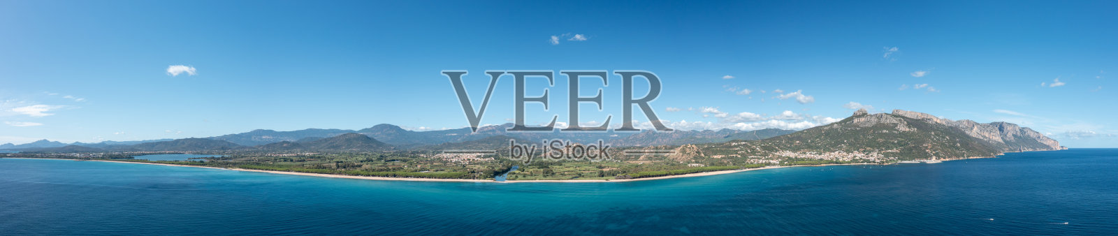 洛佐赖海岸线与山脉的全景图照片摄影图片