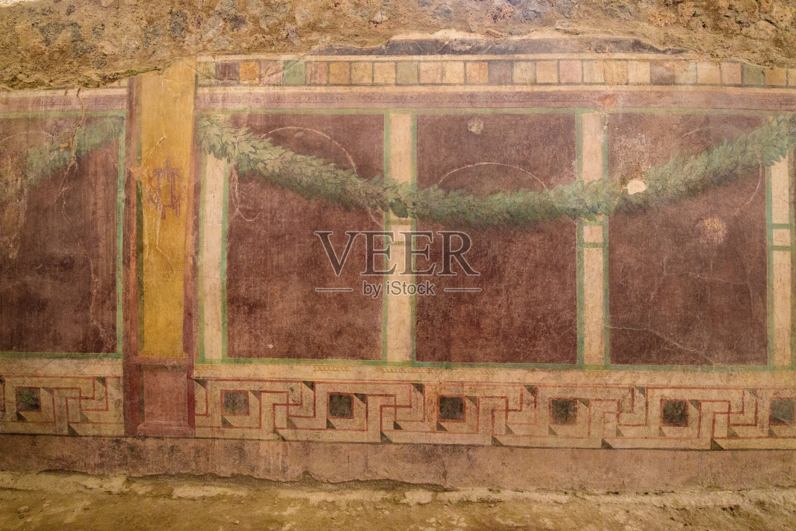 古罗马庞贝古城壁画,饰有花环图案照片摄影图片