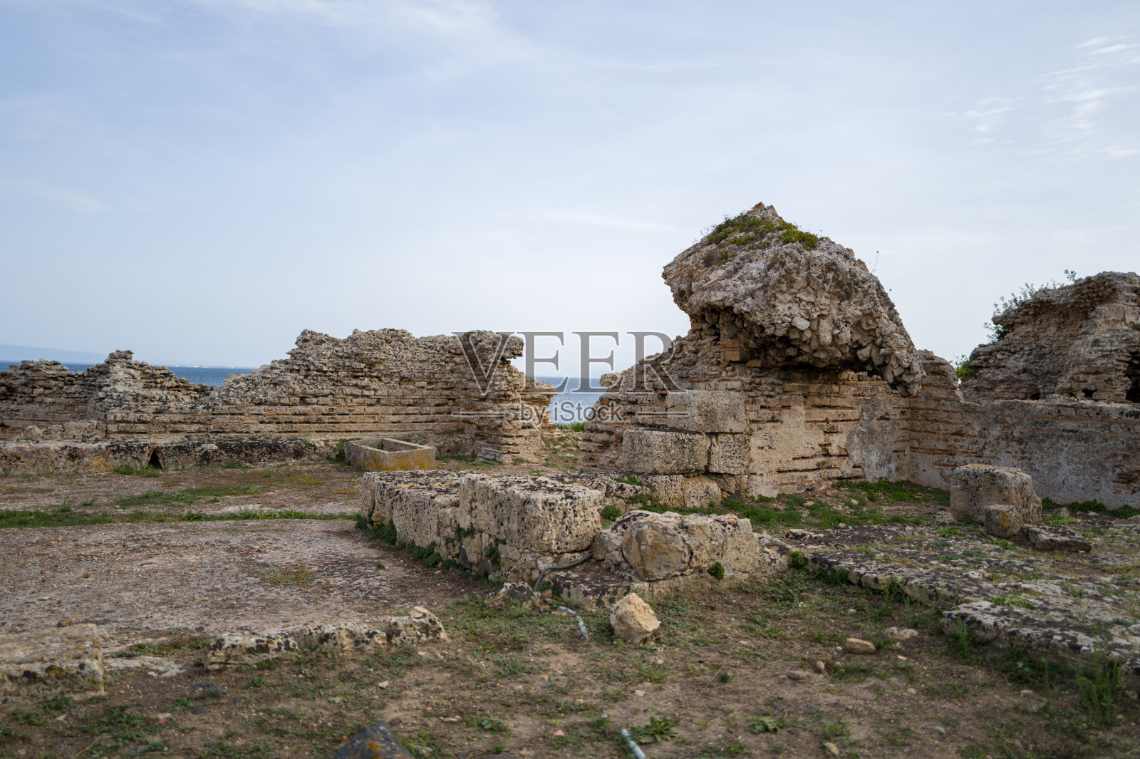 塔尔洛斯考古遗址风化的石墙照片摄影图片
