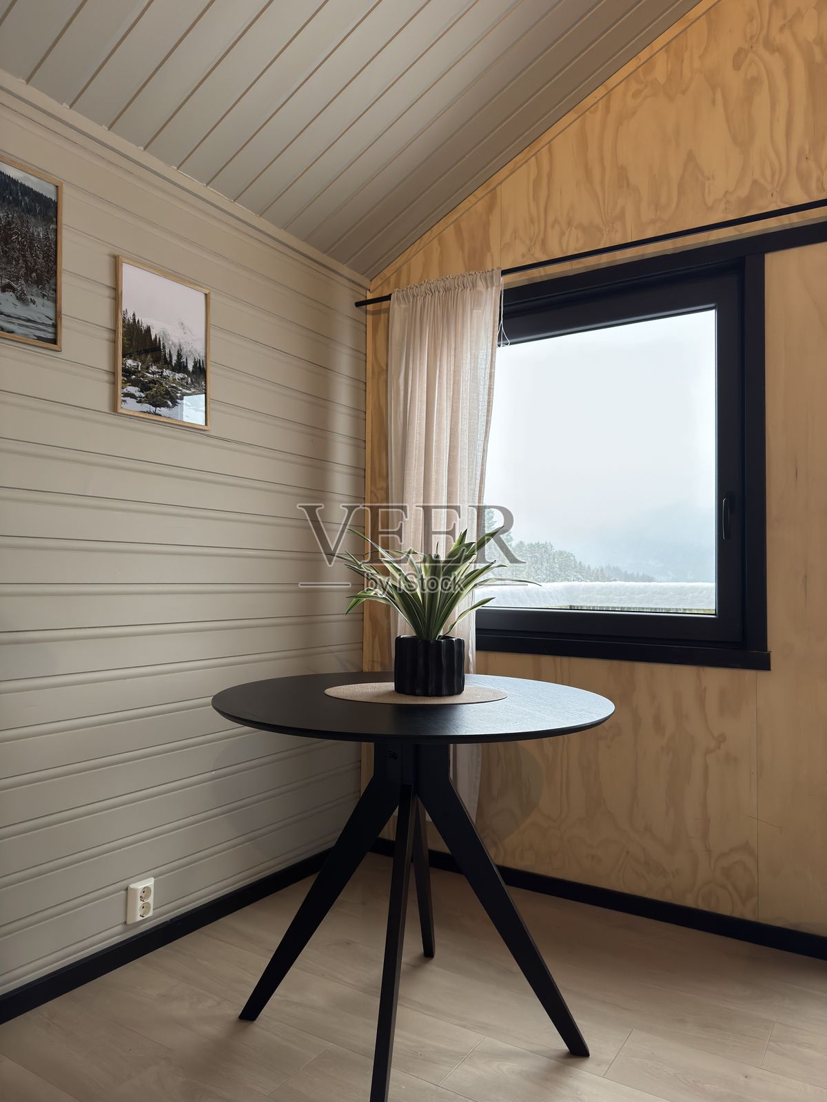 房间的舒适角落,带有装饰元素照片摄影图片