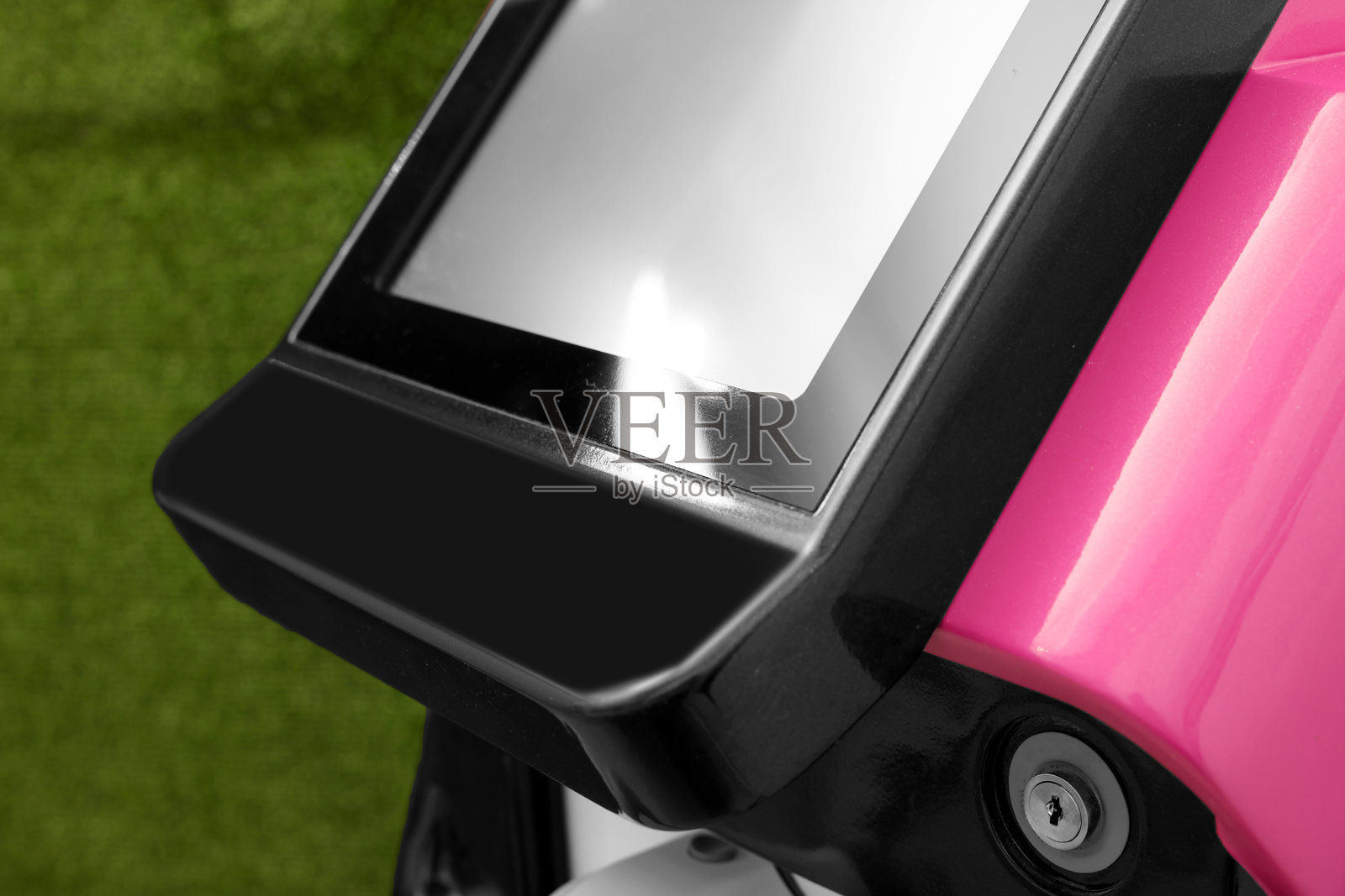 脱毛过程。美容院里的激光脱毛机,特写照片摄影图片