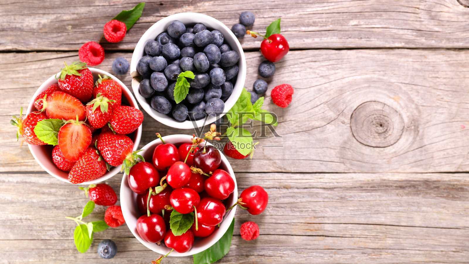 各种新鲜浆果水果,俯视角度照片摄影图片