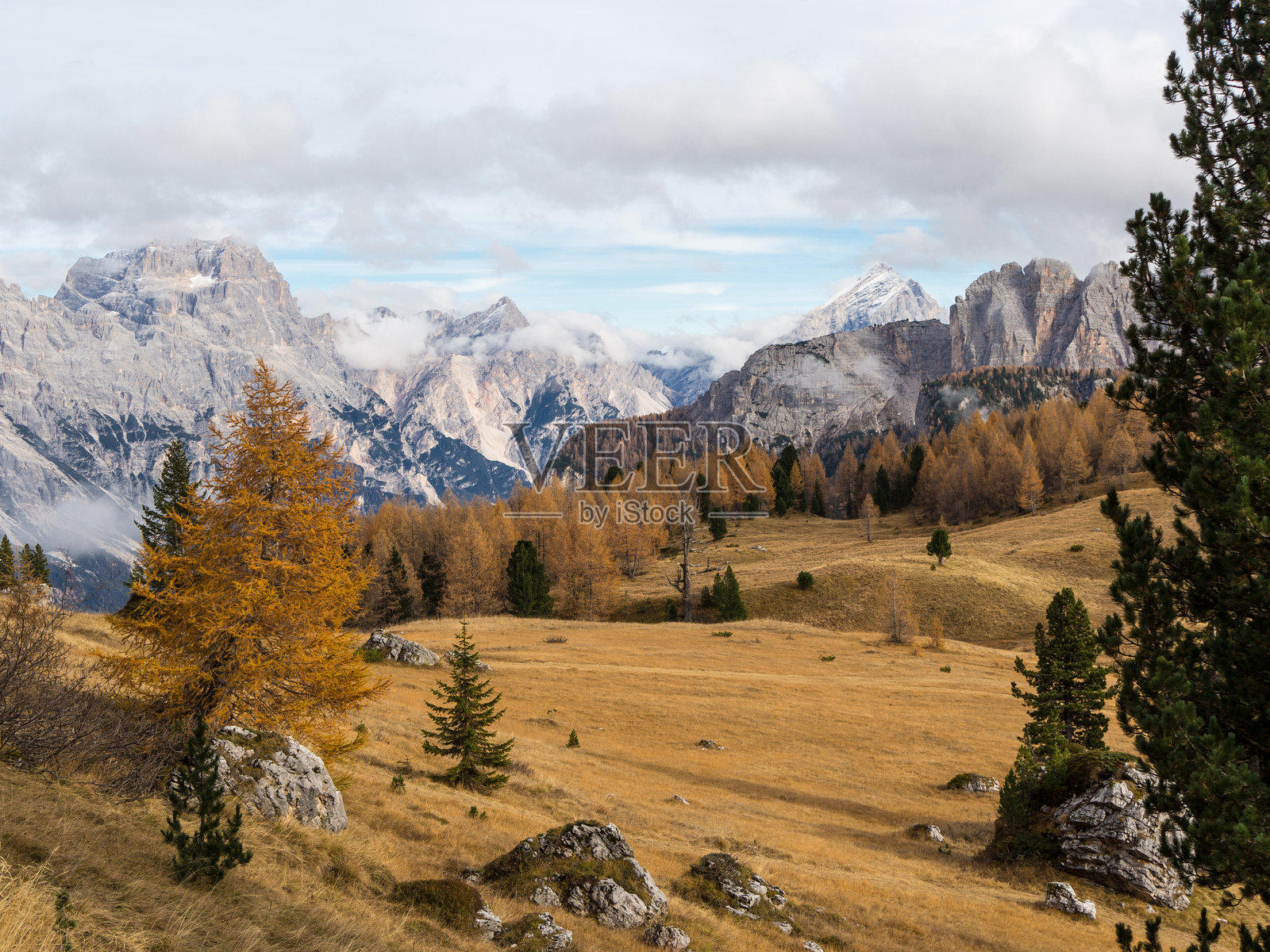 多洛米蒂地区的秋景照片摄影图片