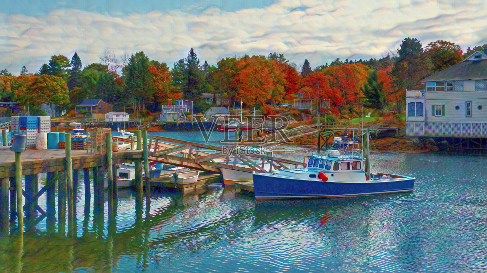 秋季色彩中的渔船停靠在码头——缅因州布斯湾港照片摄影图片