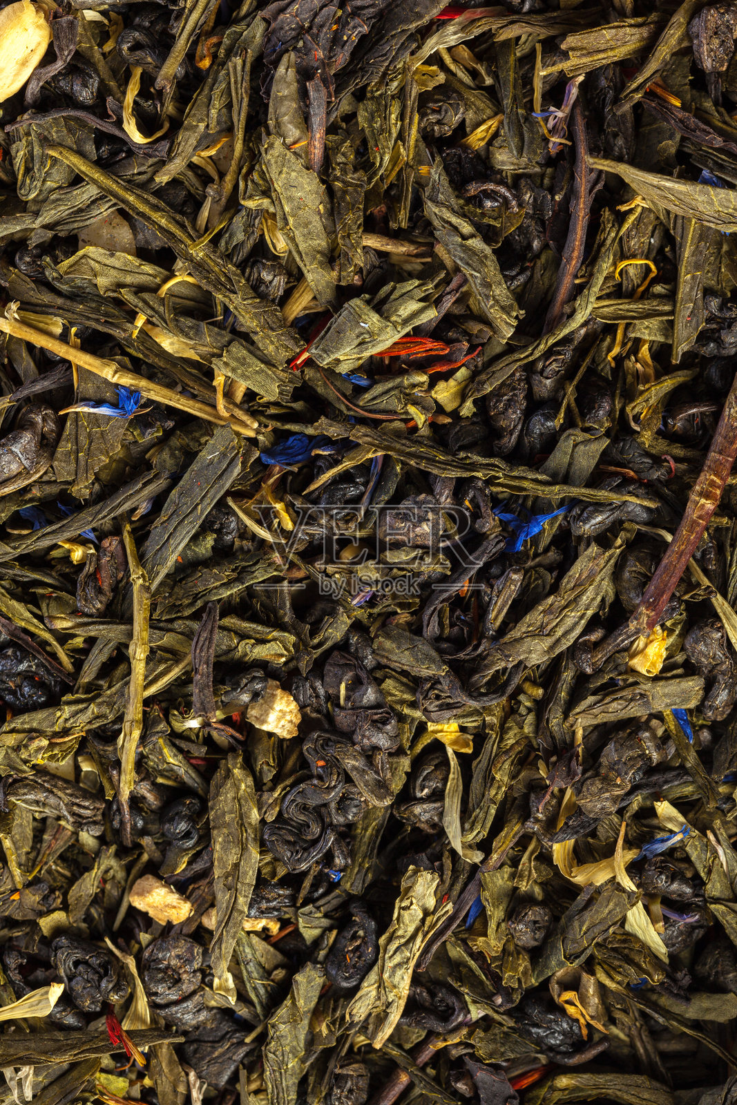 不同种类的散装茶叶混合在表面上,用于拼配和冲泡照片摄影图片