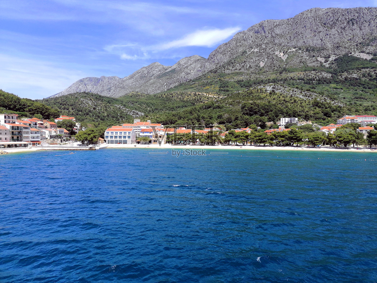 克罗地亚德尔韦尼克海滩照片。克罗地亚马卡尔斯卡里维埃拉照片。克罗地亚美丽海滩照片。达尔马提亚风景照片照片摄影图片