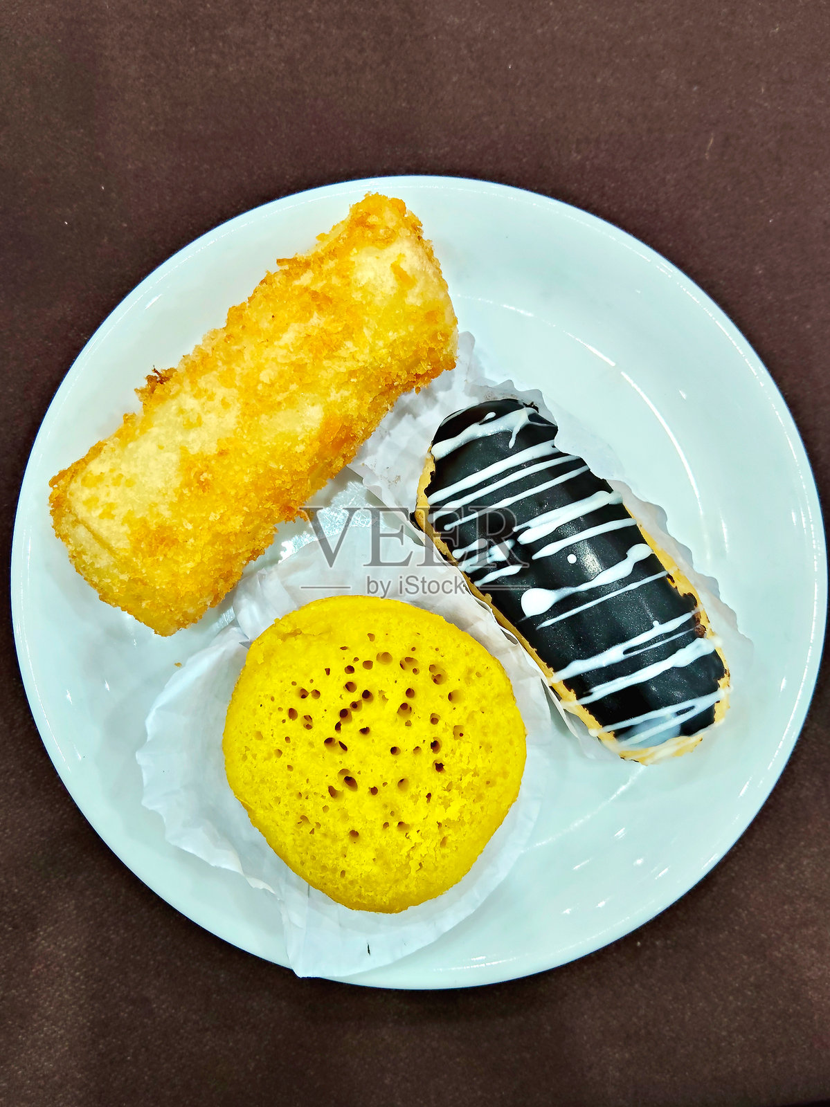 各种印尼传统咸甜小吃照片摄影图片