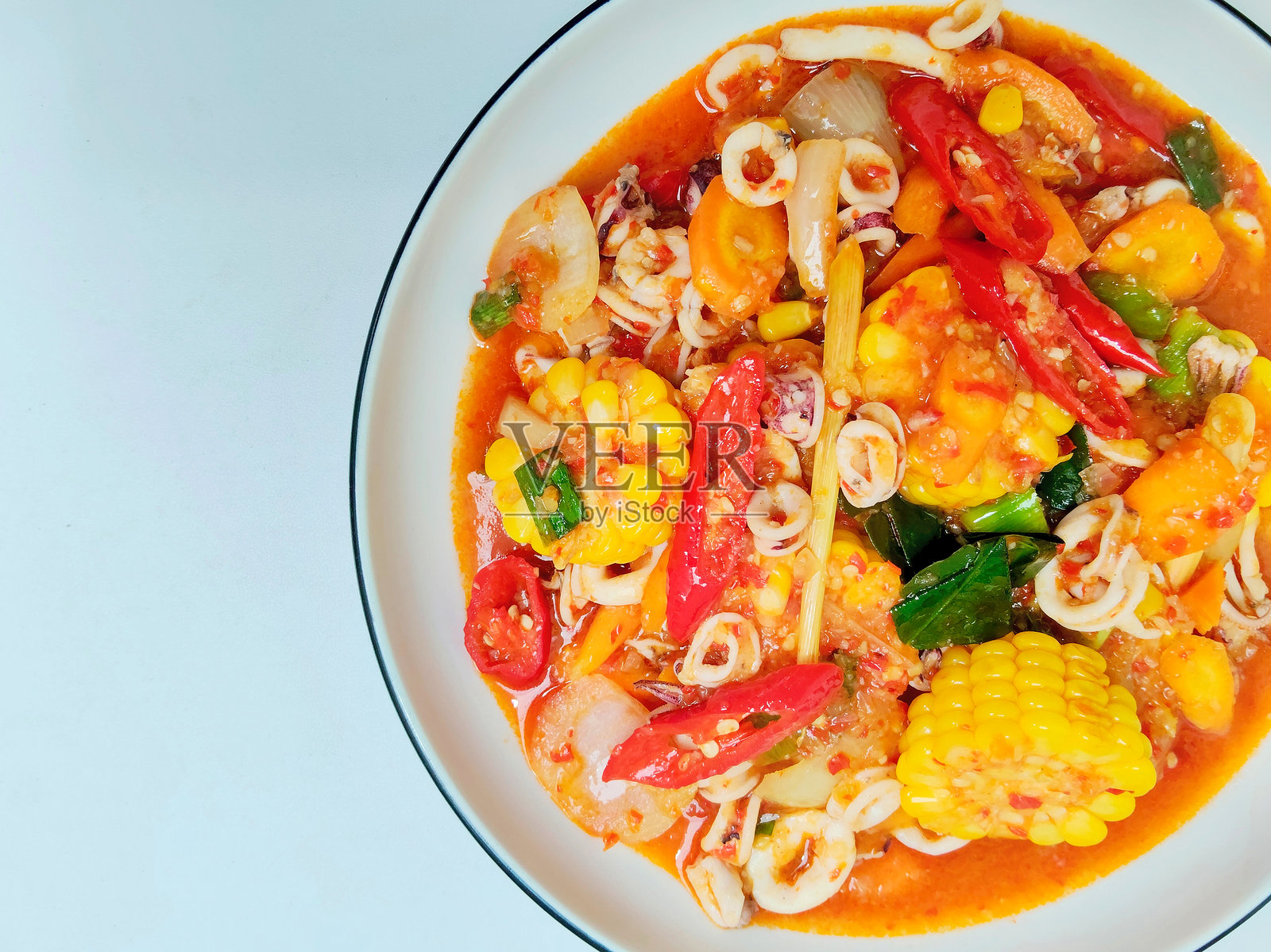 亚洲风味辣鱿鱼配红辣椒酱照片摄影图片