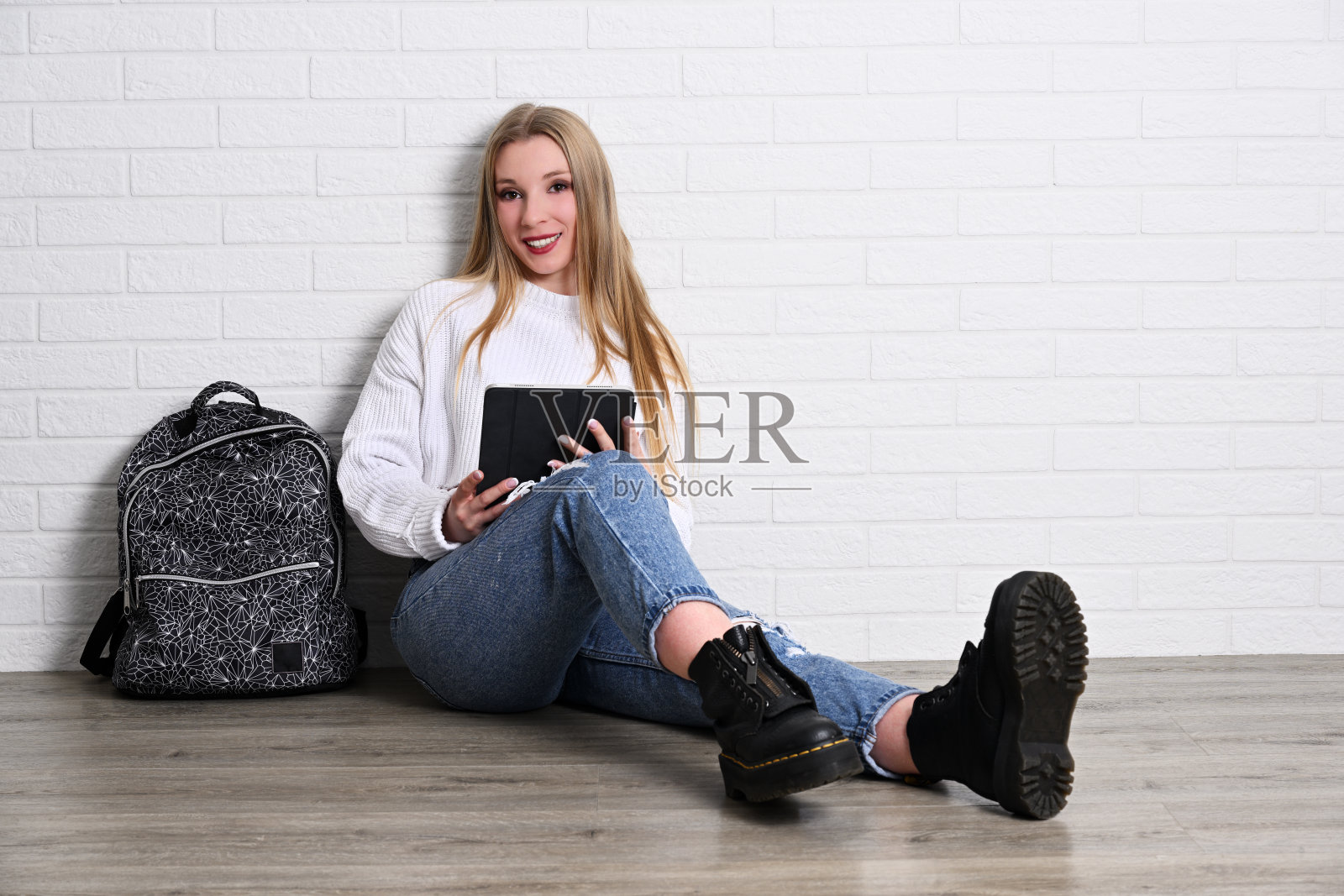 年轻的金发美女肖像照片摄影图片