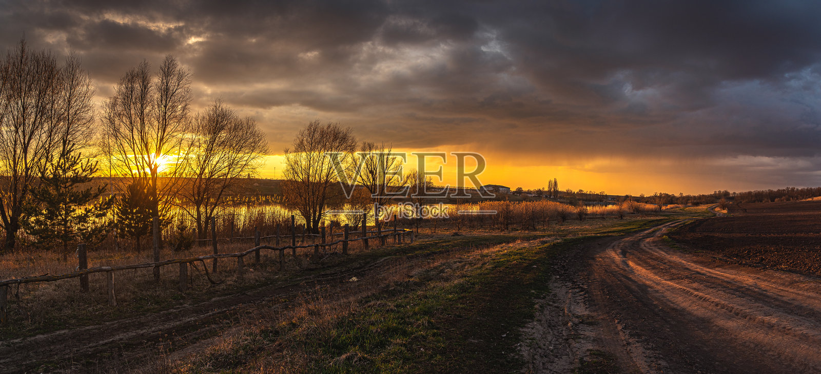 春季傍晚的风景照片摄影图片