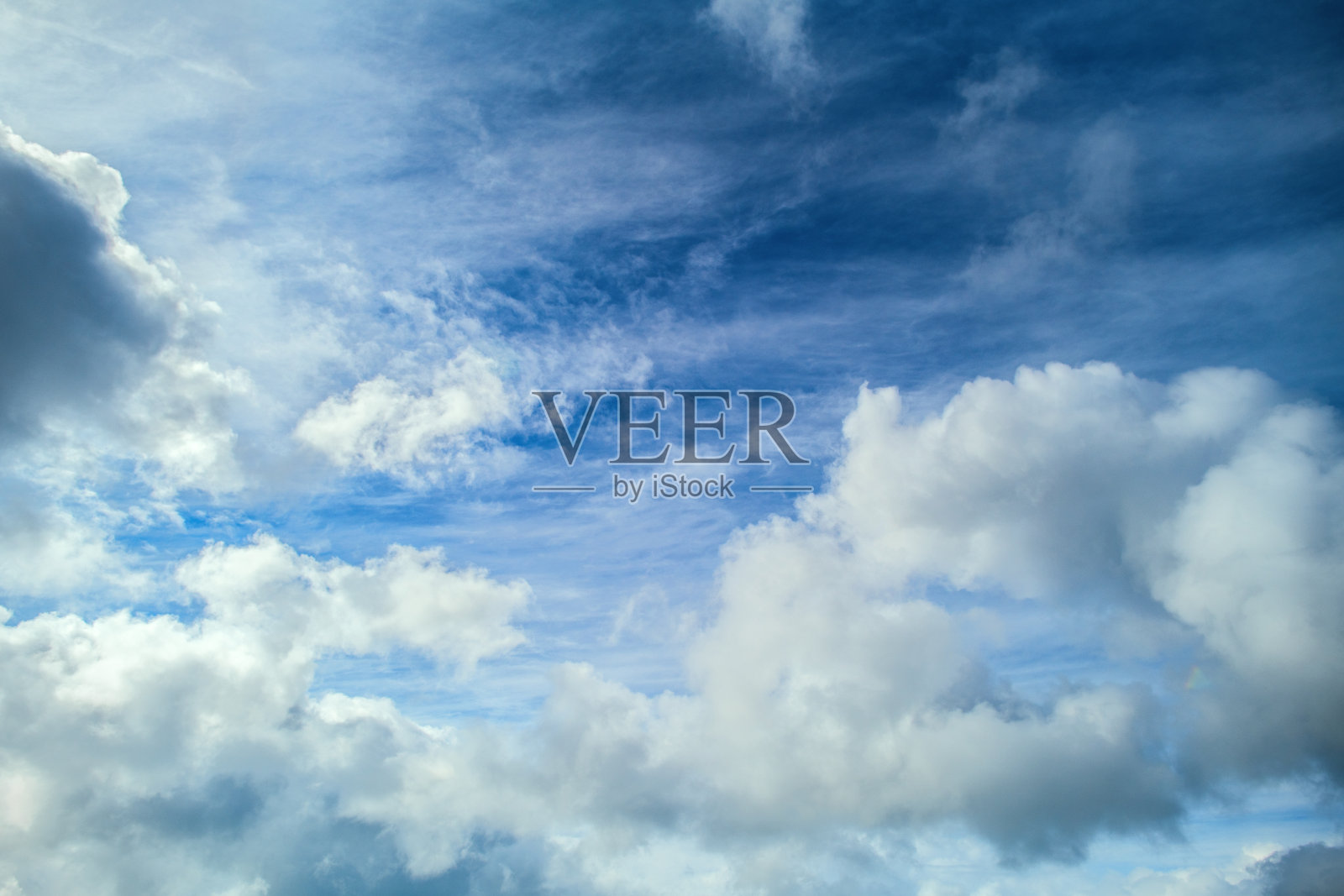 天空中的云彩照片摄影图片