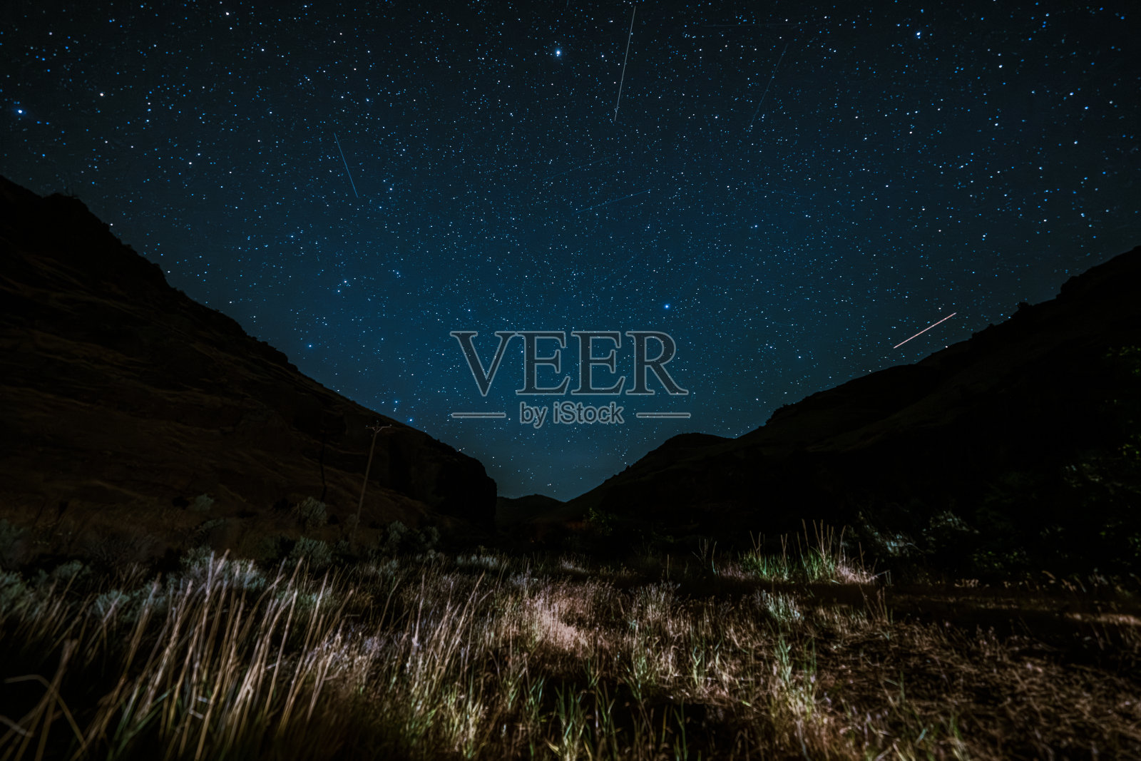 星空下的高地沙漠峡谷照片摄影图片