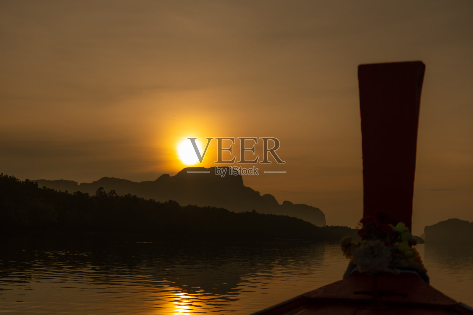 泰国攀牙湾的帆船照片摄影图片