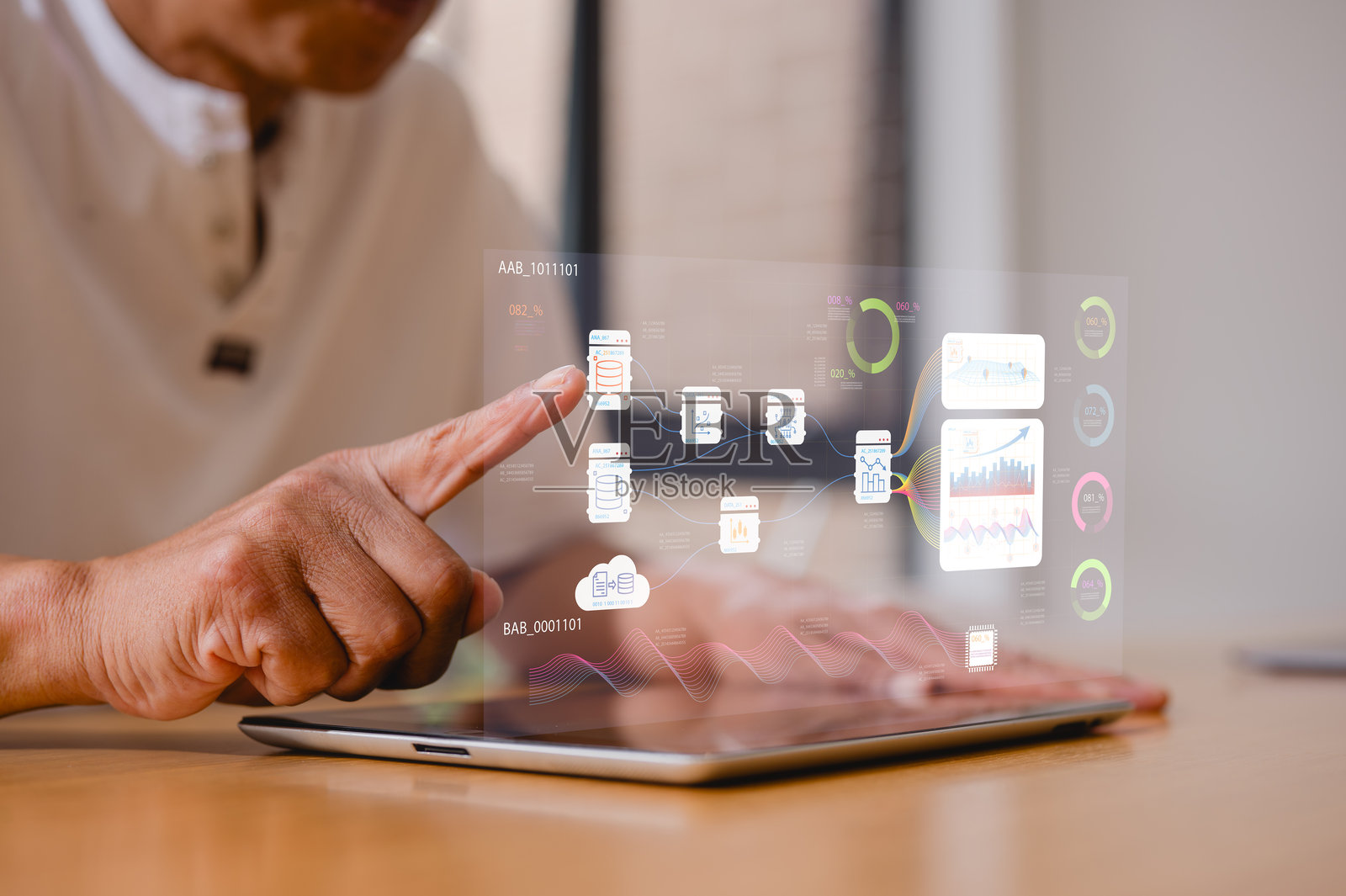 老年男性使用数字平板电脑学习或工作,人工智能图标代表着老年人和科技生活方式,老年人使用人工智能照片摄影图片