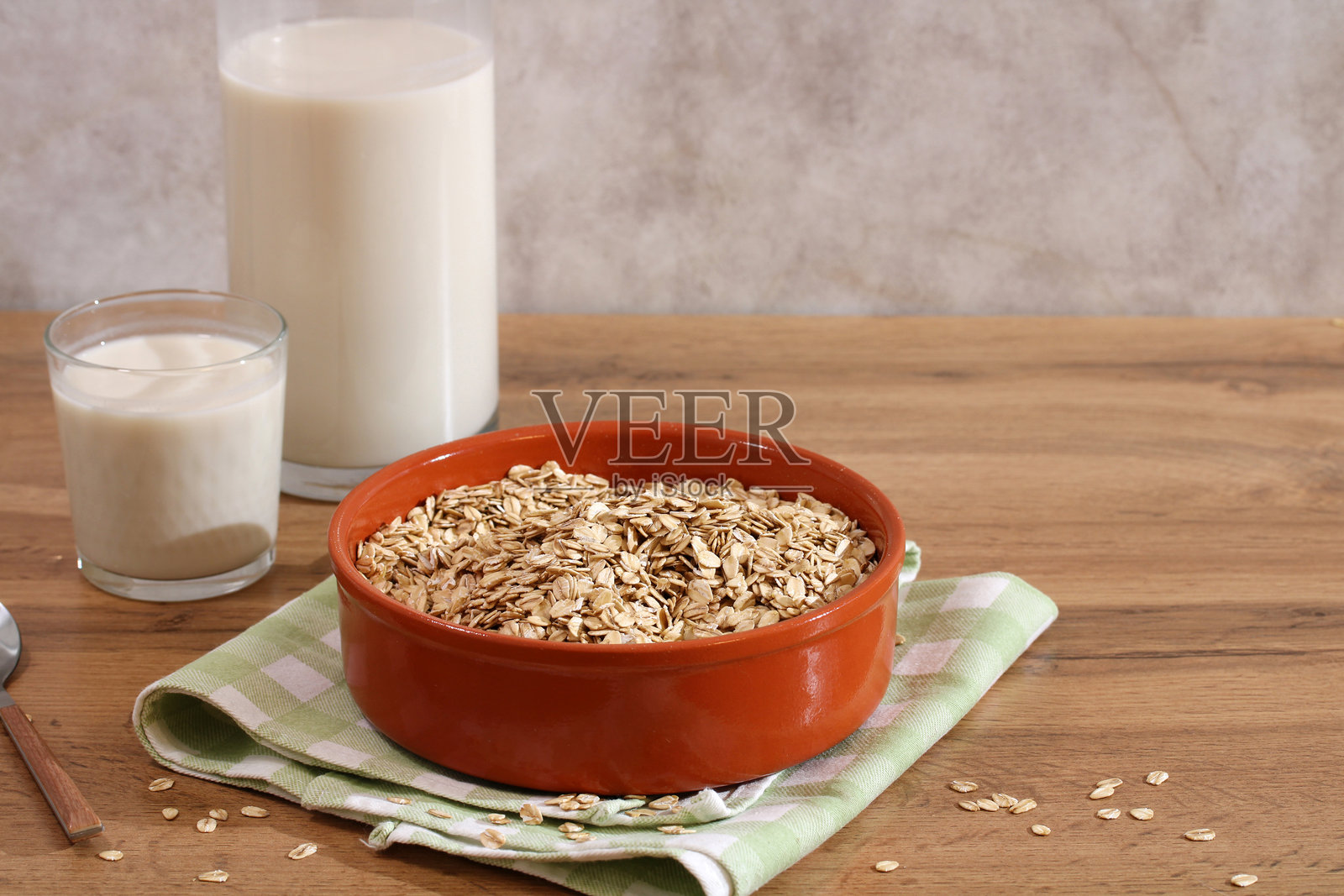 燕麦片和燕麦奶早餐场景照片摄影图片